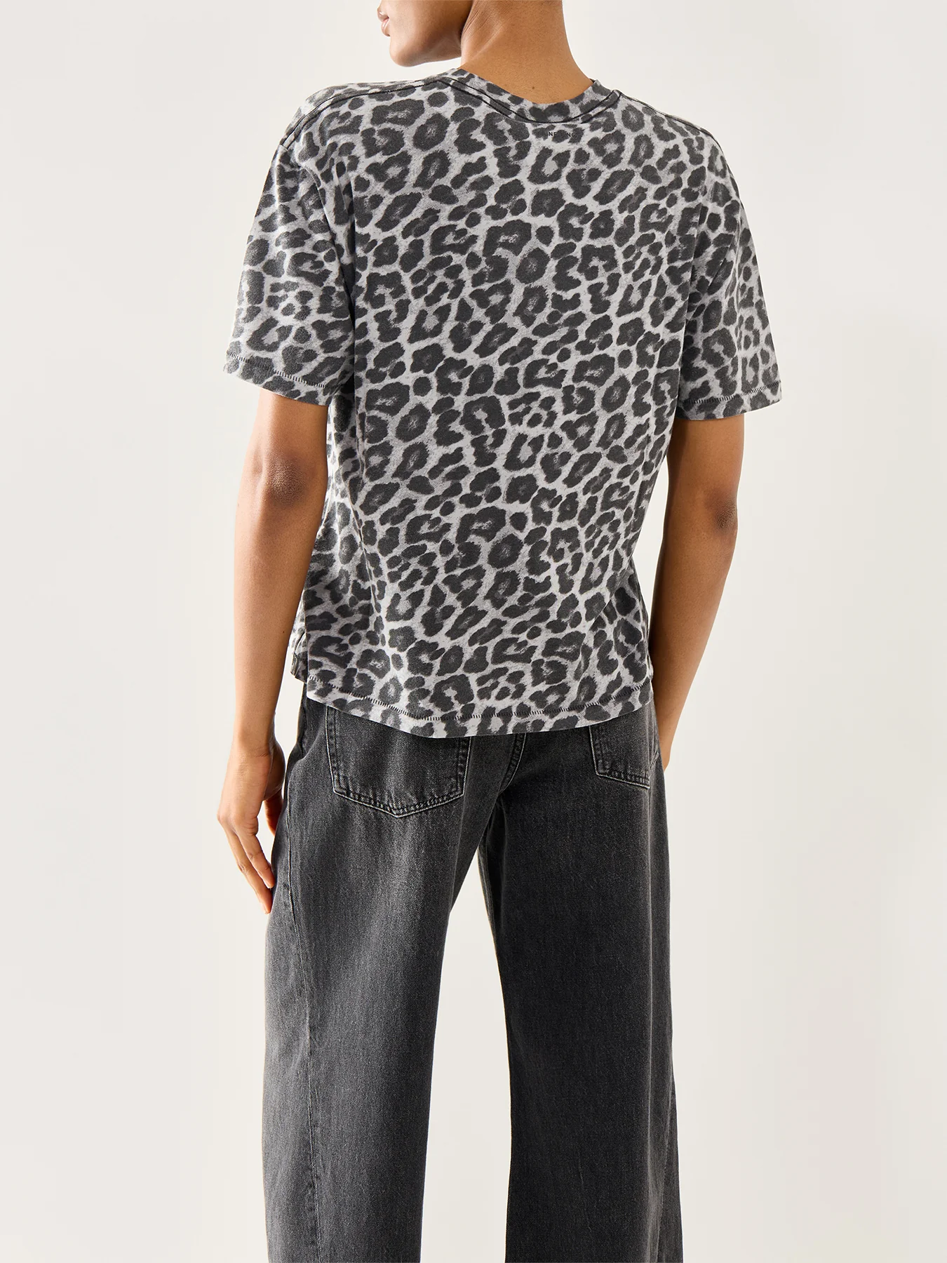 Cohen Tee Grey Leopard - Image 5