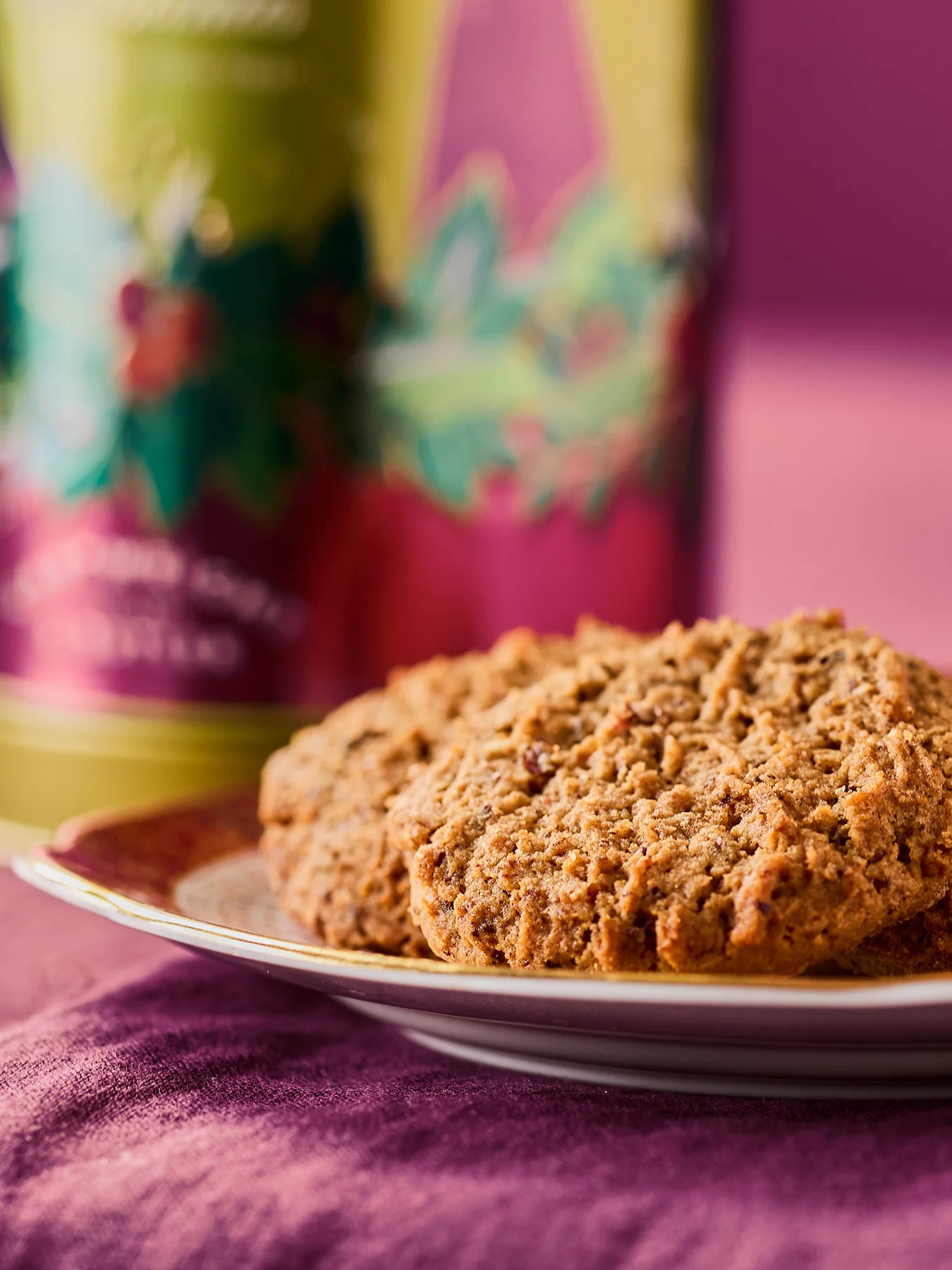 Christmas Pudding Biscuits in Musical Tin 200g - Image 3