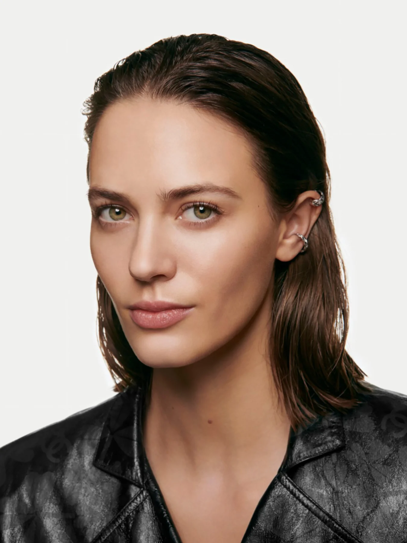 Sublimage L'Essence De Teint Ultimate Radiance-Generating Serum Foundation - Image 2