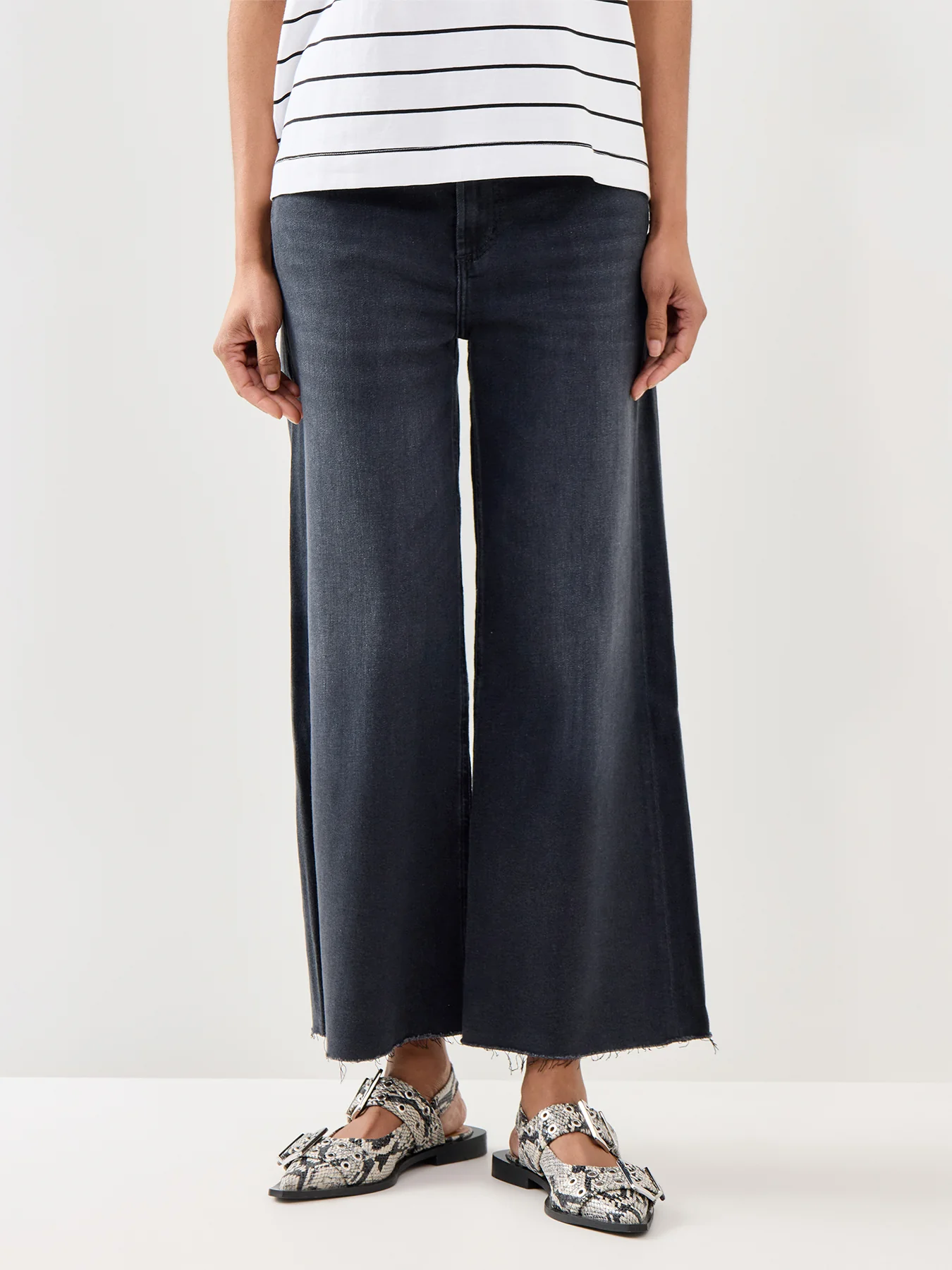 Lyra Wide Leg Crop Jeans Black - Image 4