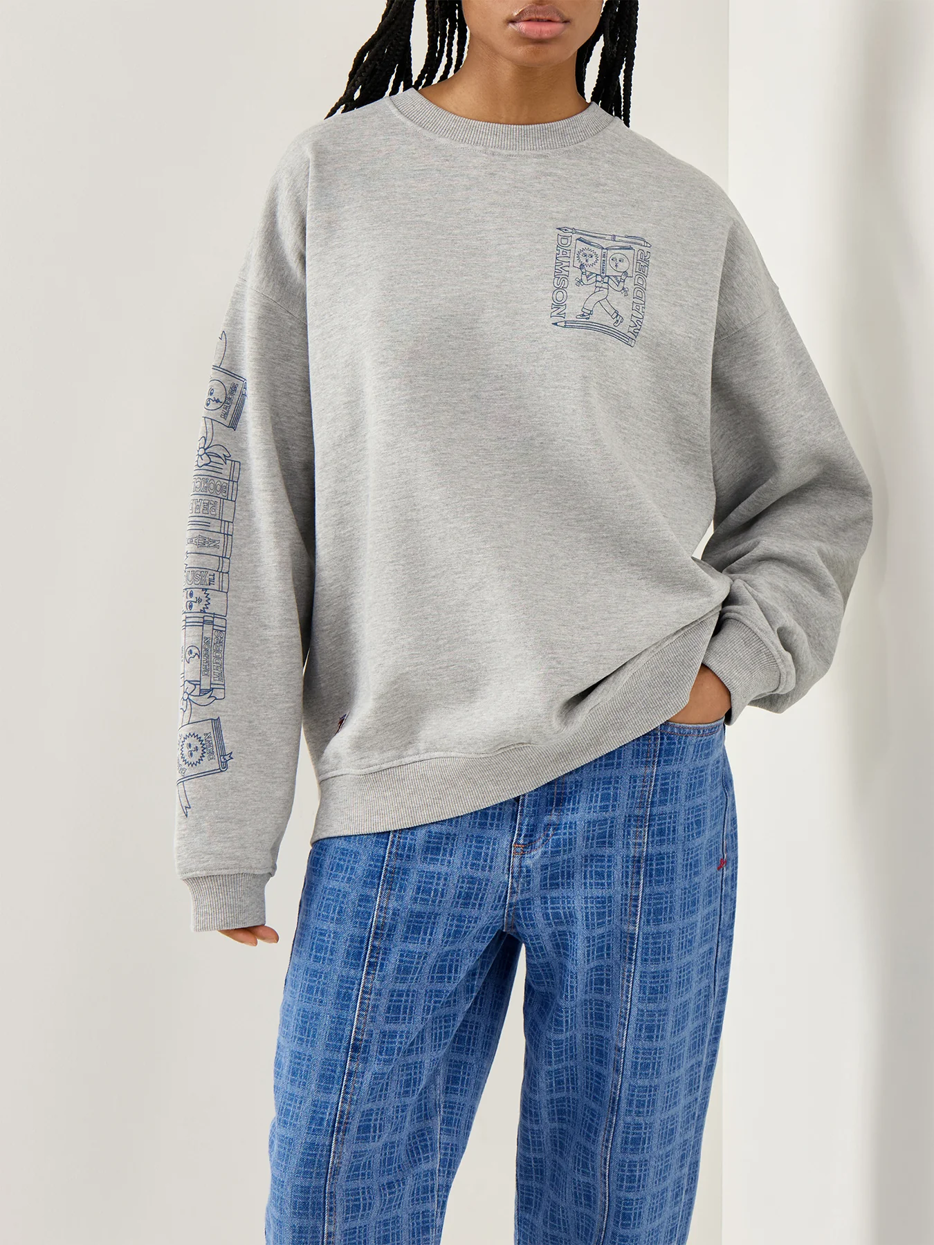 The Reader Sweatshirt Grey - Image 4
