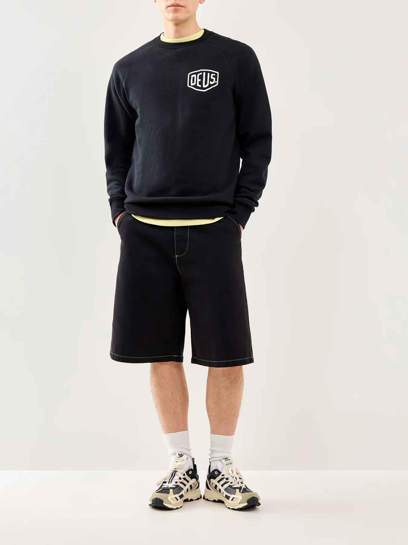 Graphic Crew Neck Sweatshirt Black - Image 2