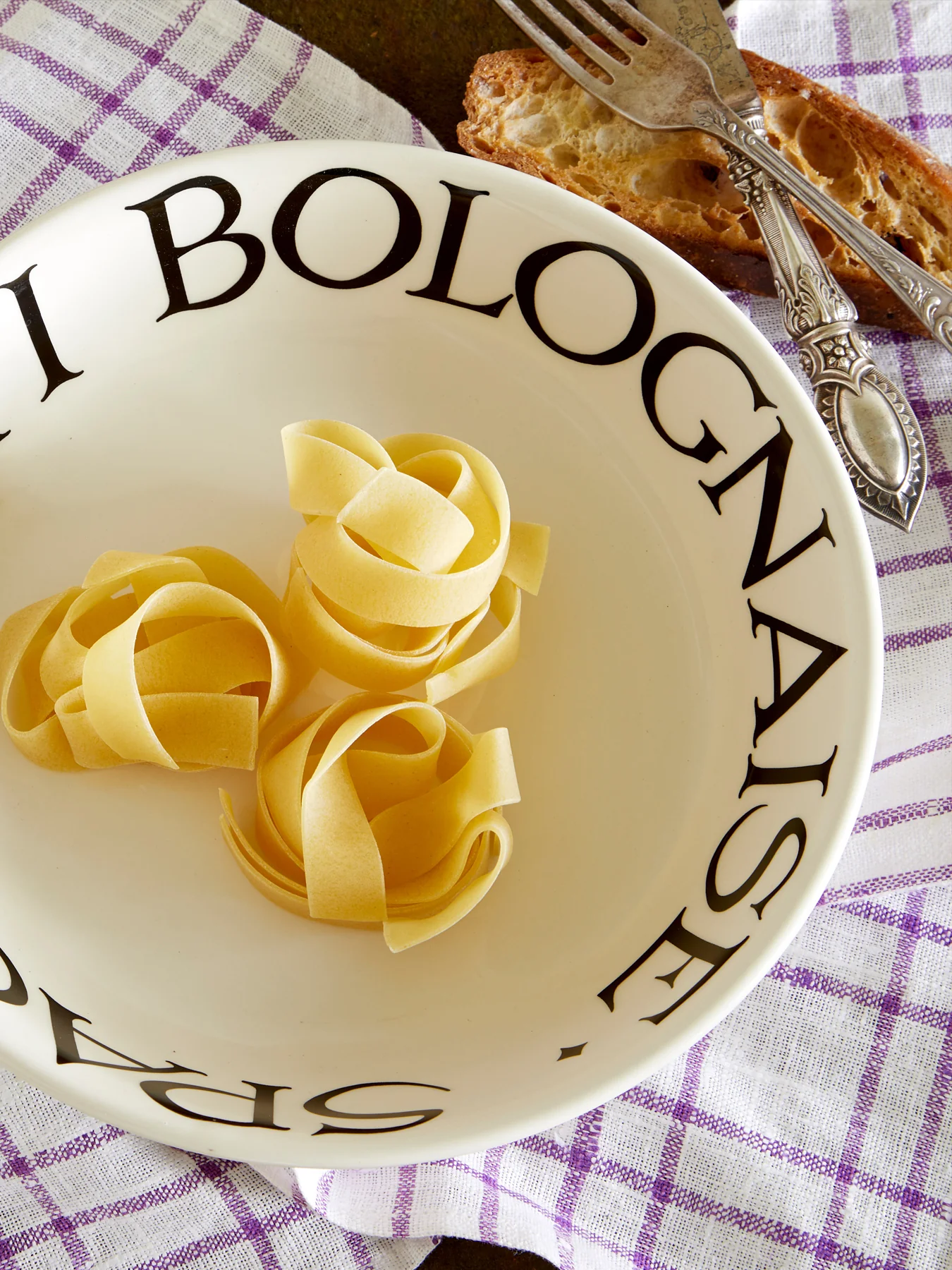 Black Toast Spaghetti Bolognese Medium Pasta Bowl - Image 2