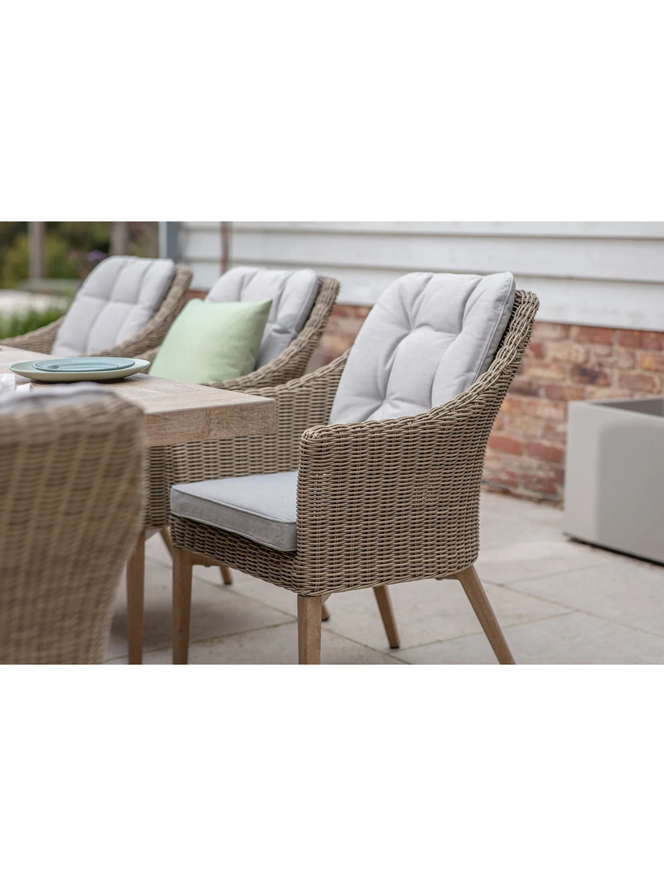 Fairford 8-Seater Garden Dining Set Cream - Image 4