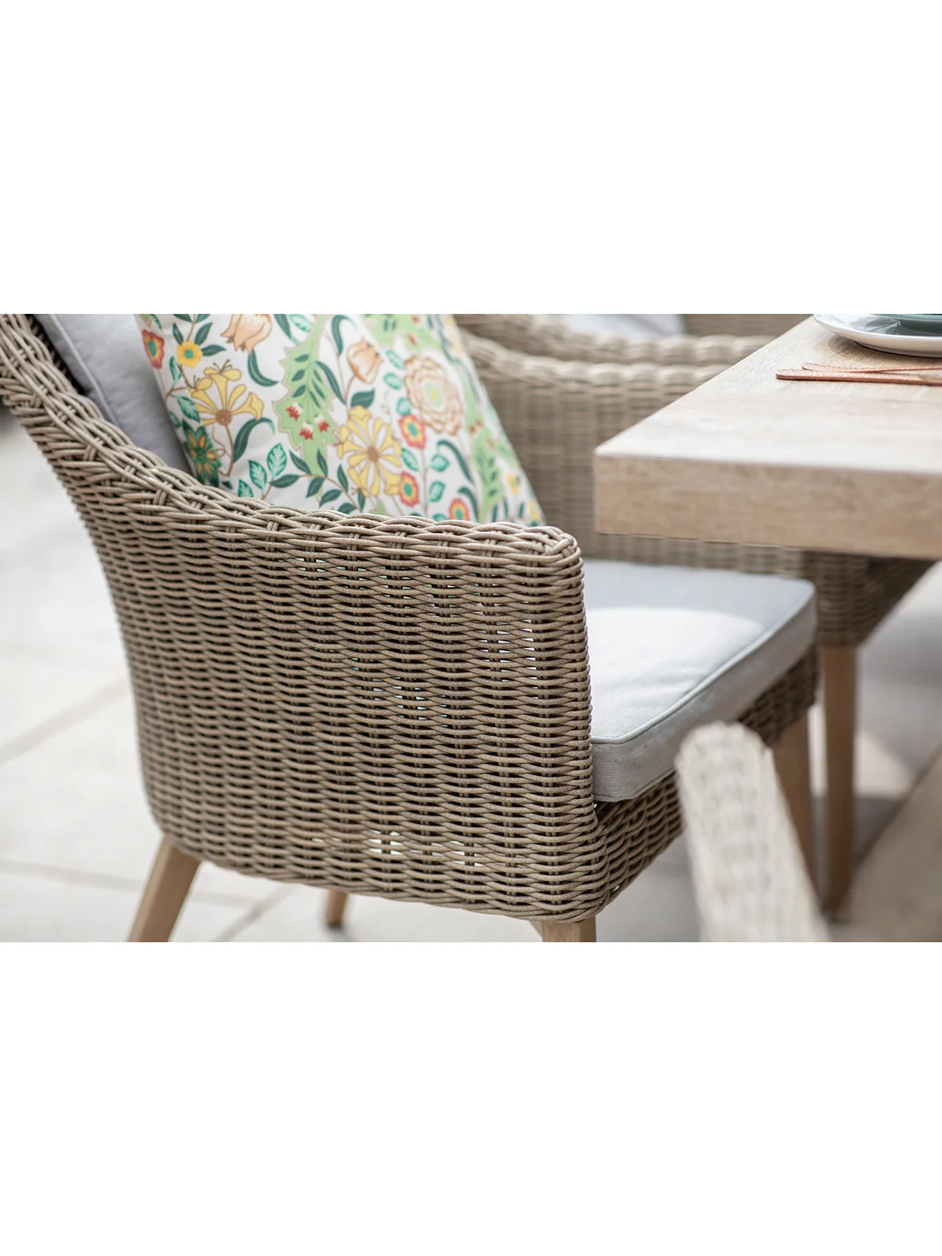 Fairford 8-Seater Garden Dining Set Cream - Image 6