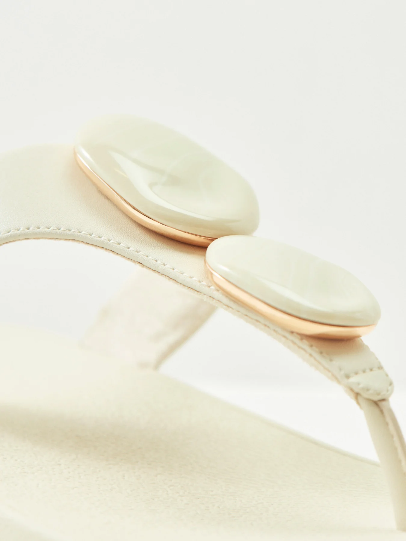 Lulu Marbled-Stone Toe-Post Sandals Paris Beige - Image 3