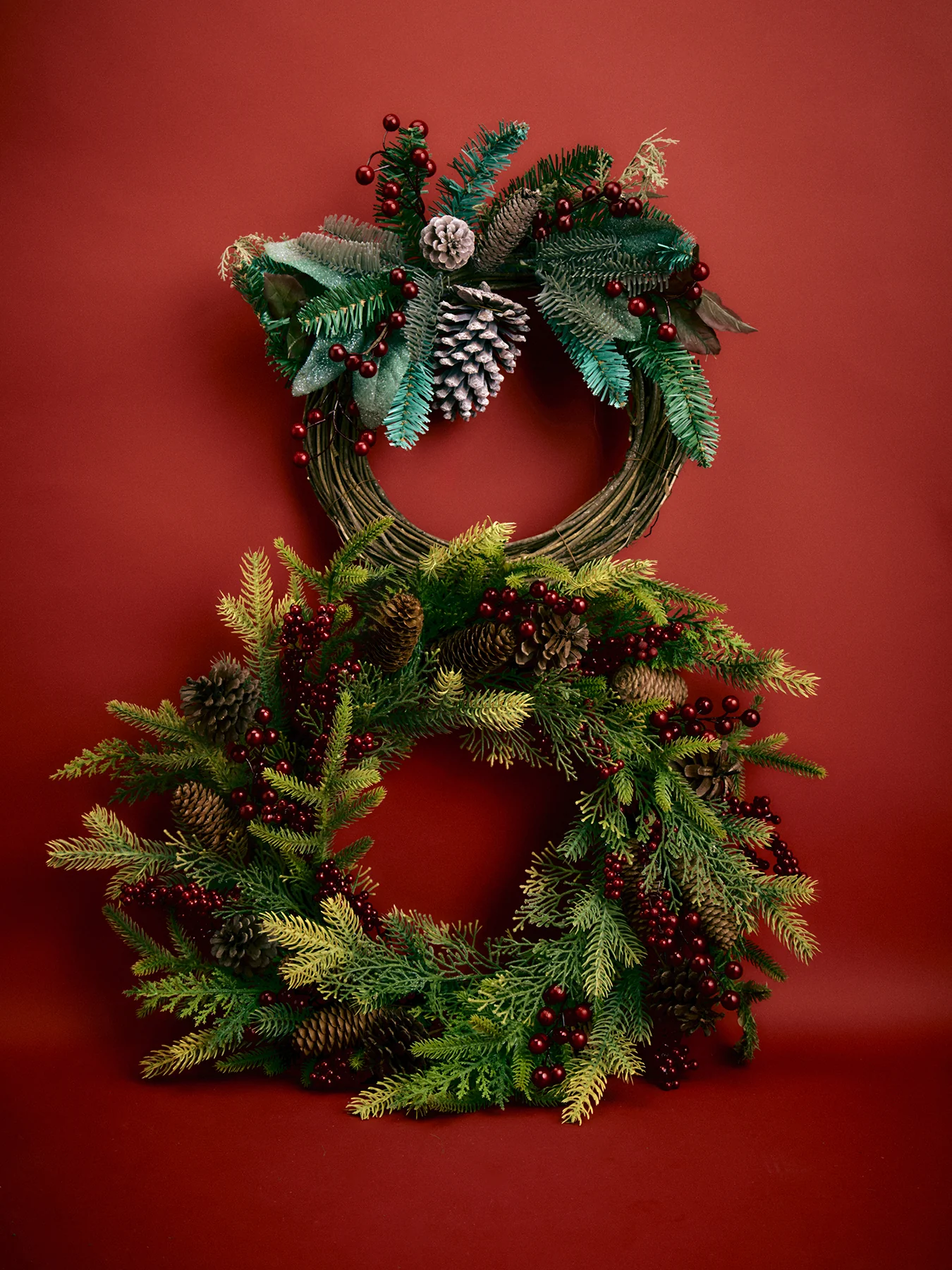 Empingham Berry Wreath Christmas Decoration 61cm - Image 2