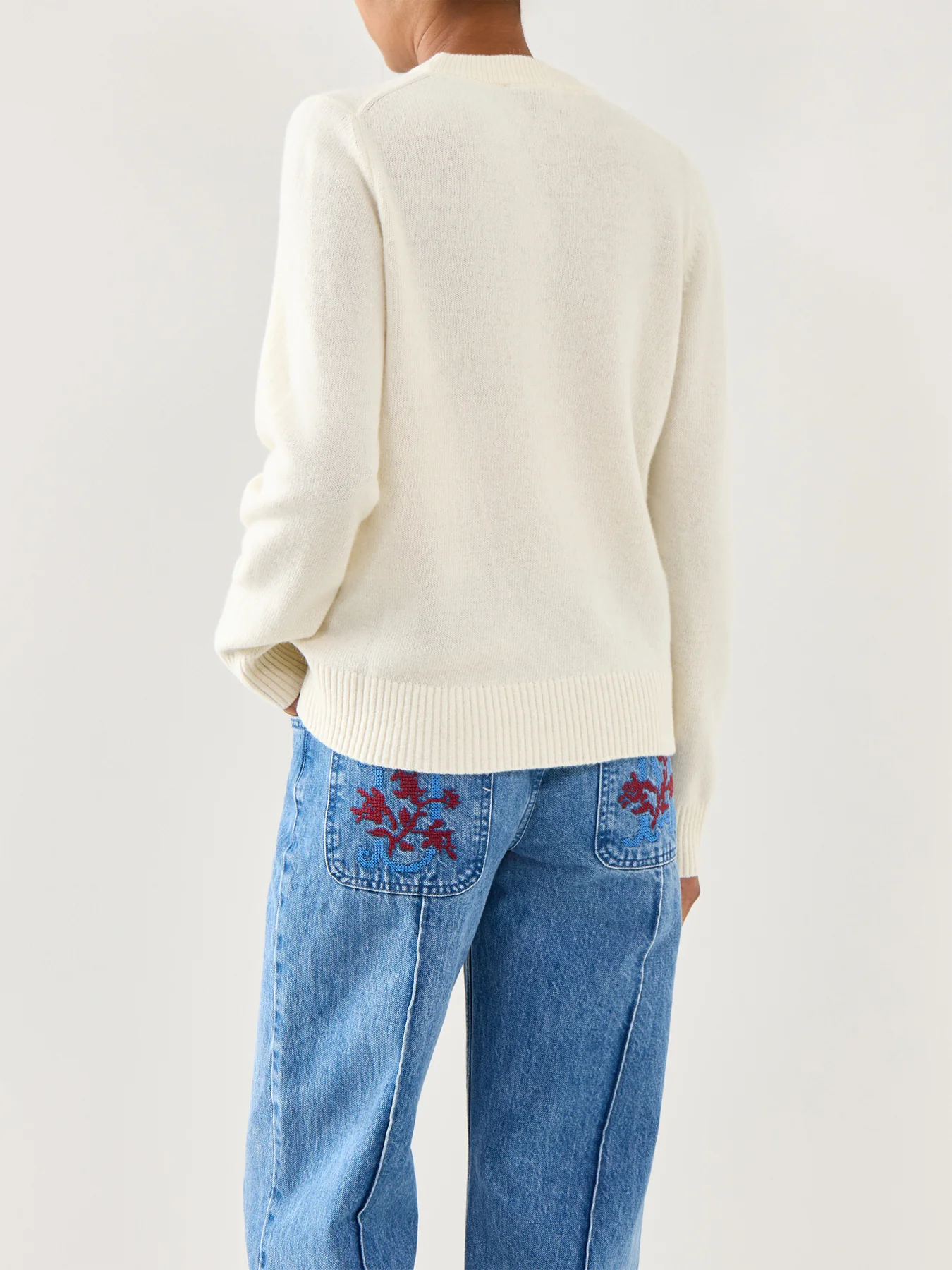Graphic Wool Mix Fluffy Puppy Love Crewneck White - Image 5