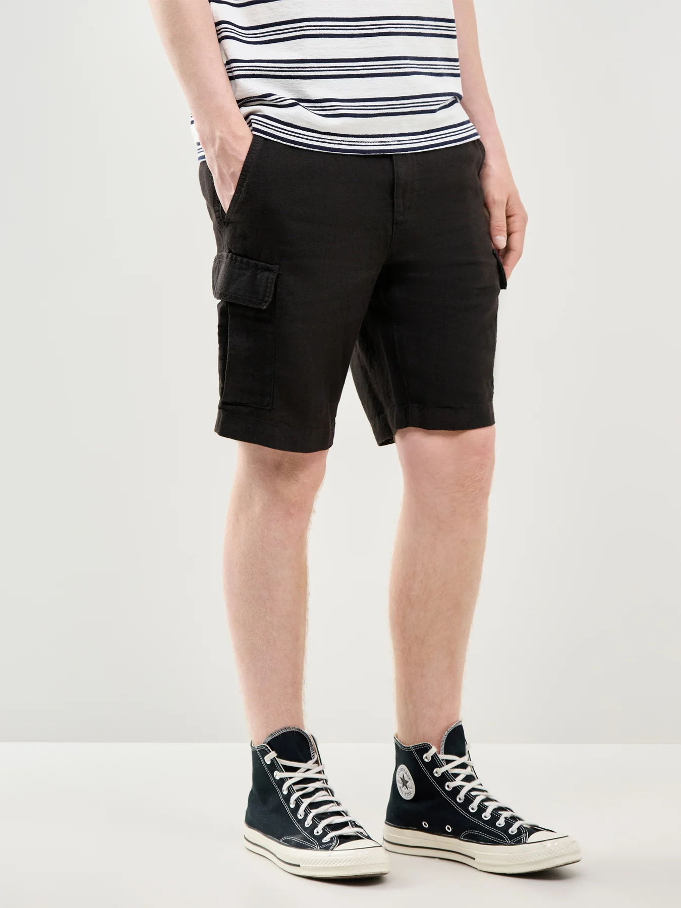Linen Cargo Shorts Black - Image 4