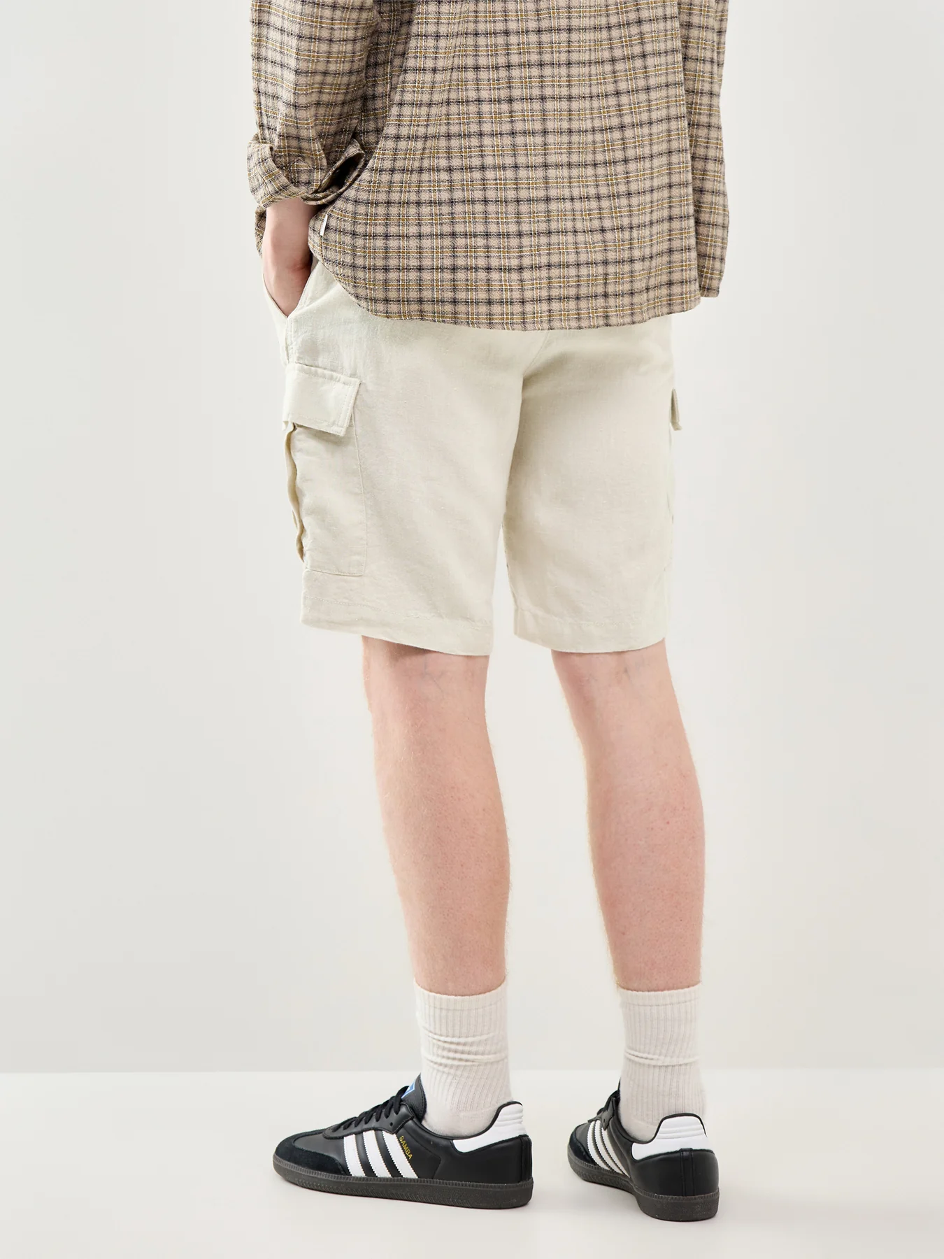 Linen Cargo Shorts Beige - Image 5