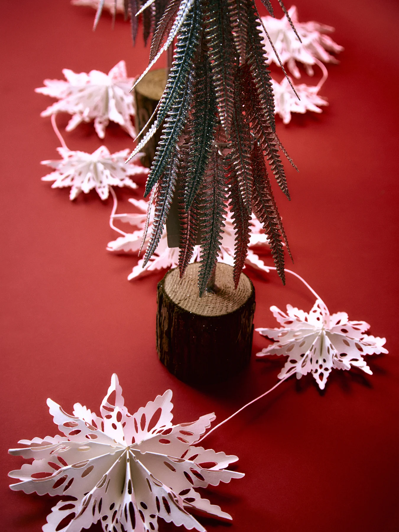 Maddox Cutout Star Garland Warm White - Image 2