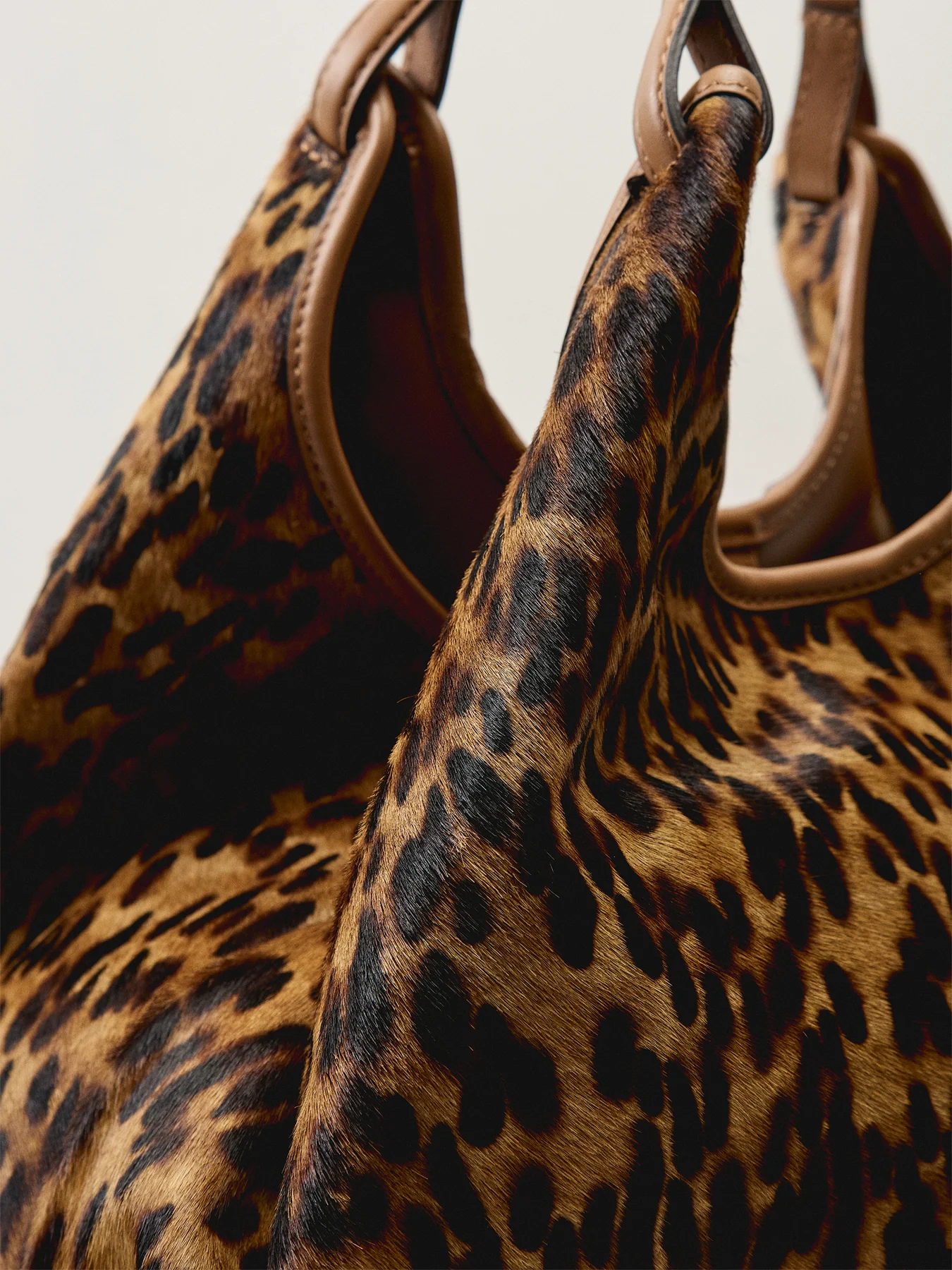 Dua Lynx Large Leather Shoulder Tote Leopard - Image 5