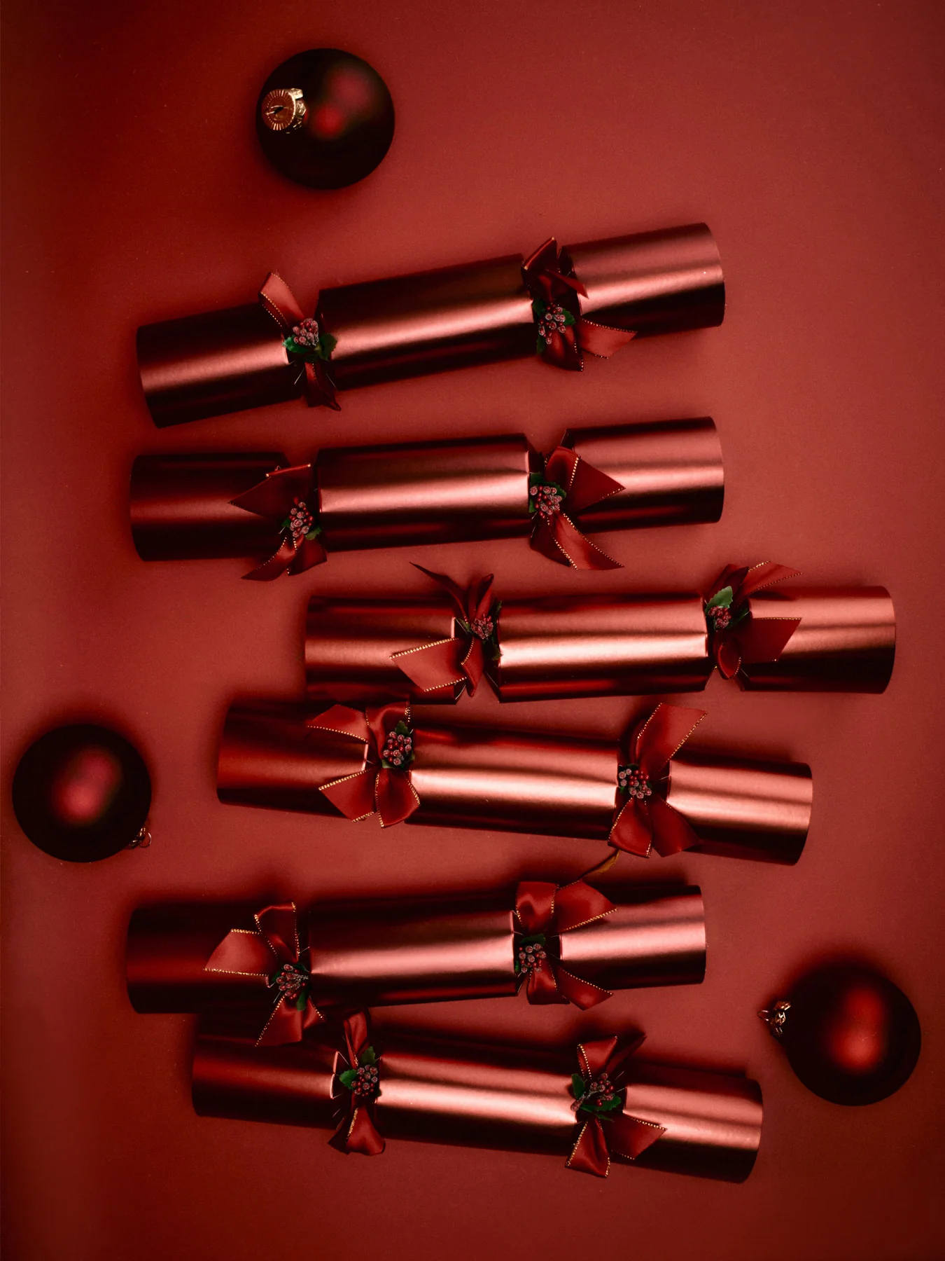 Crimson Christmas 13in Cracker Set of 6 - Image 2