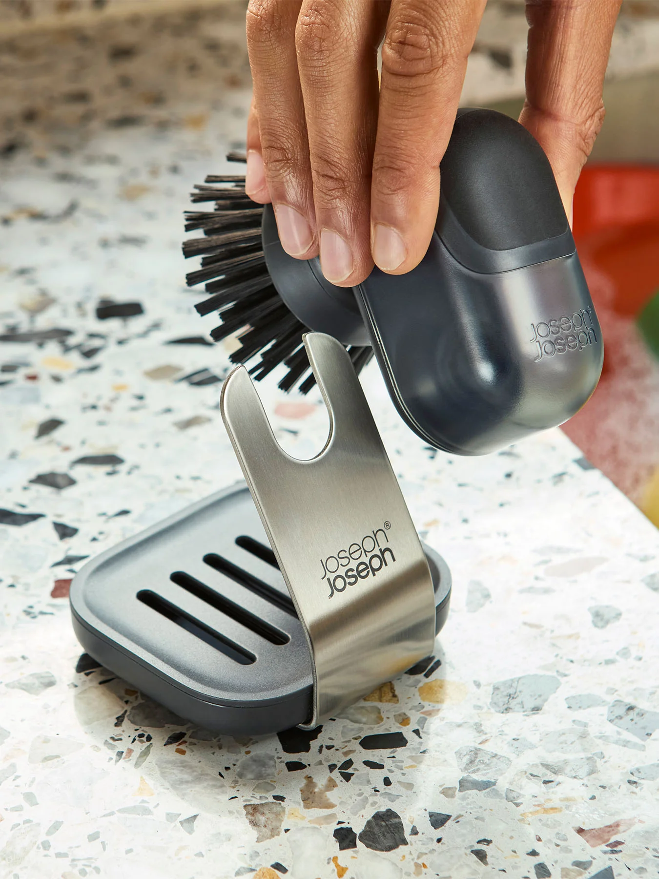 SinkTech Compact Soap Dispensing Washing Up Brush With Stand - Image 4