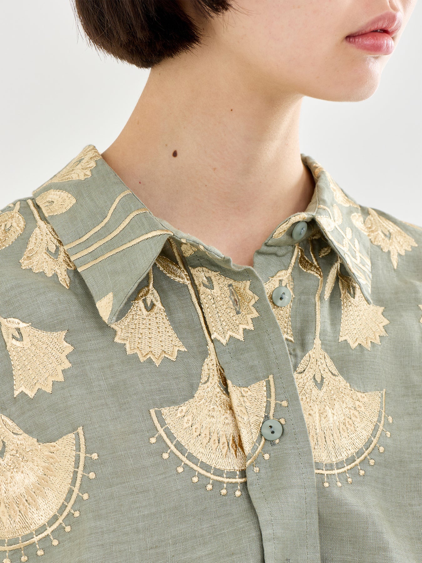 Papyrus Cropped Linen Shirt Khaki - Image 3