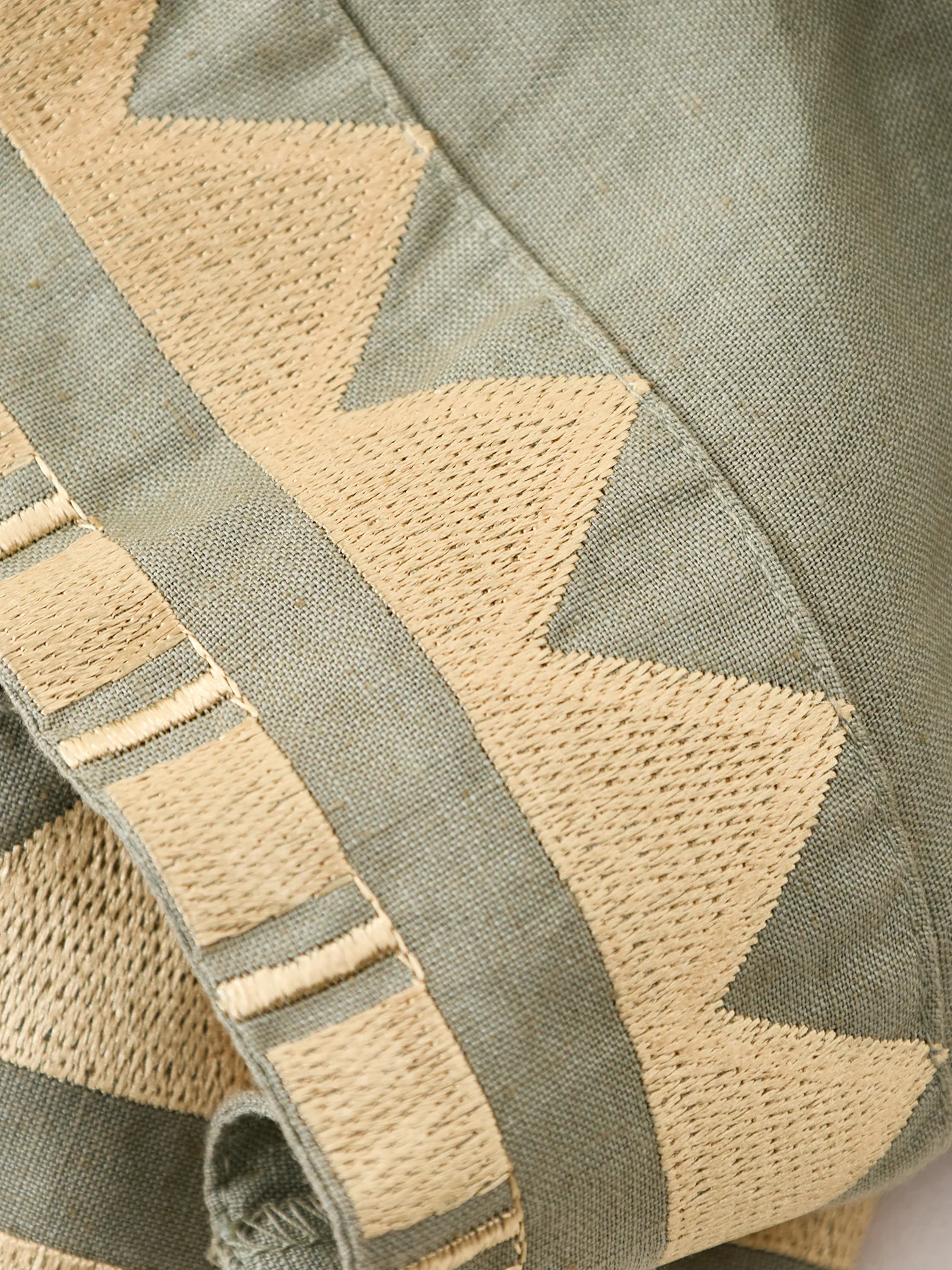 Papyrus Linen Shorts Khaki - Image 3