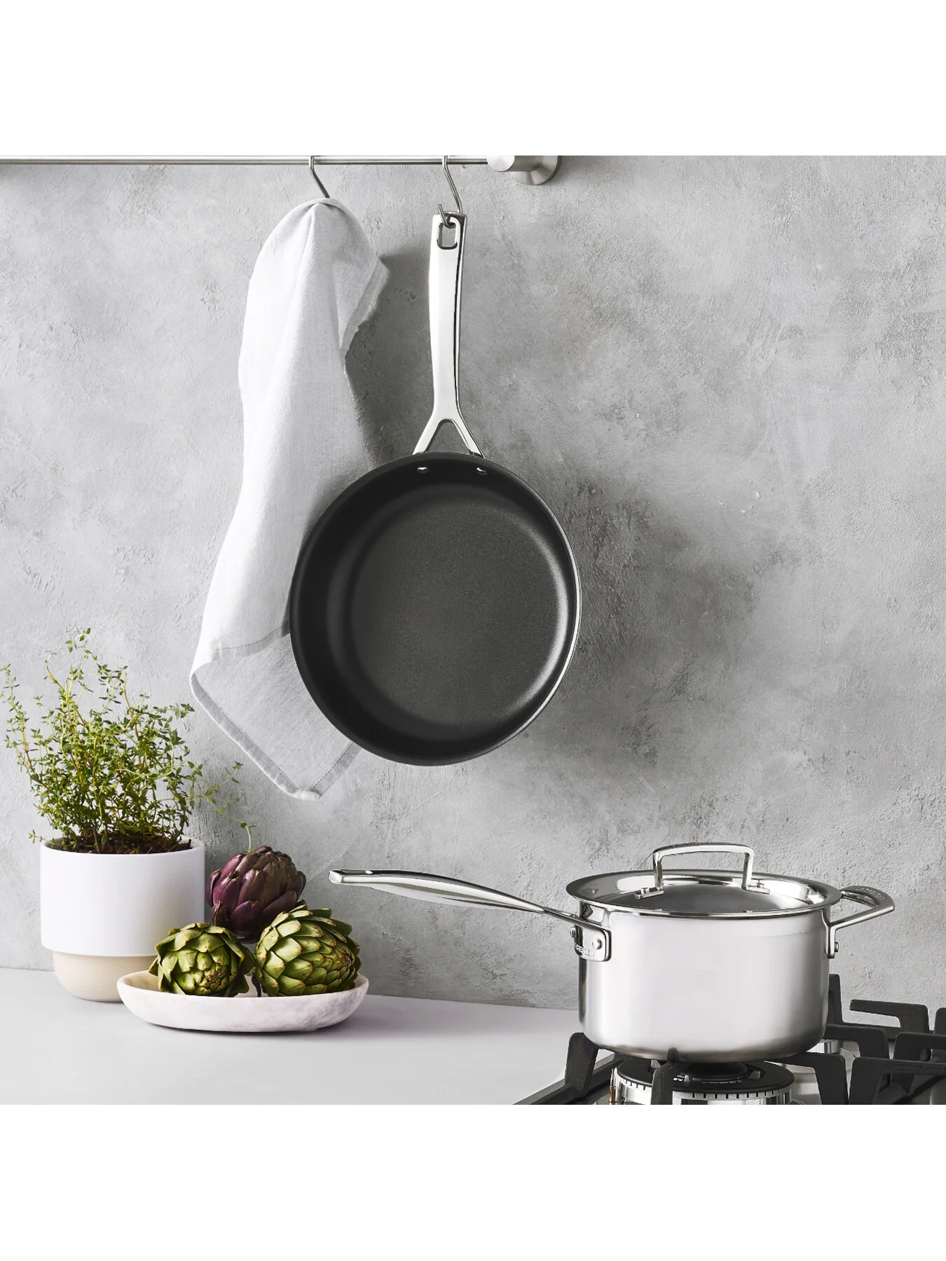 Toughened Non-Stick 2 piece Set Fry Pan 24" & Small Pan 18" - Image 4