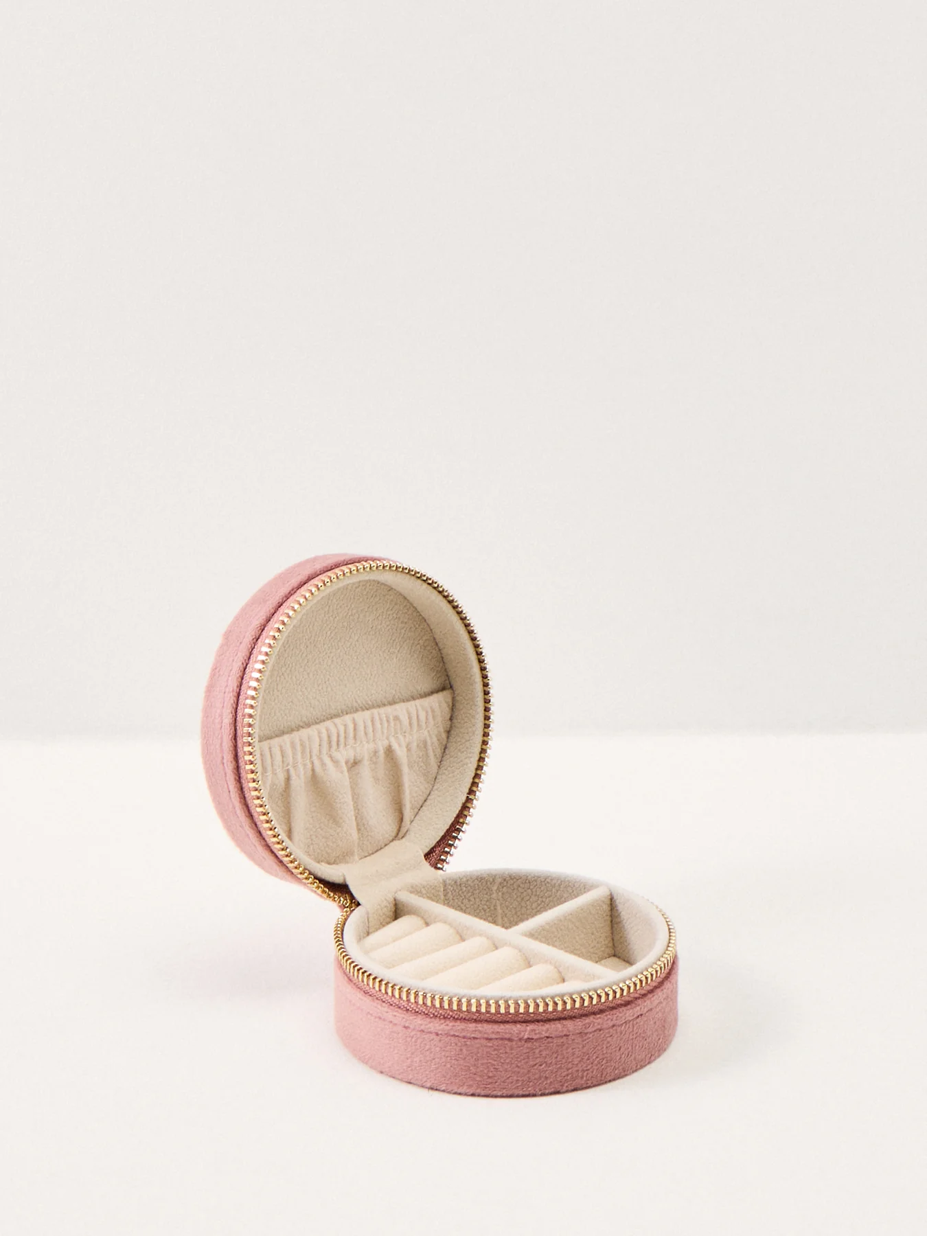 Rose Pink Velvet Round Travel Jewellery Case - Image 3