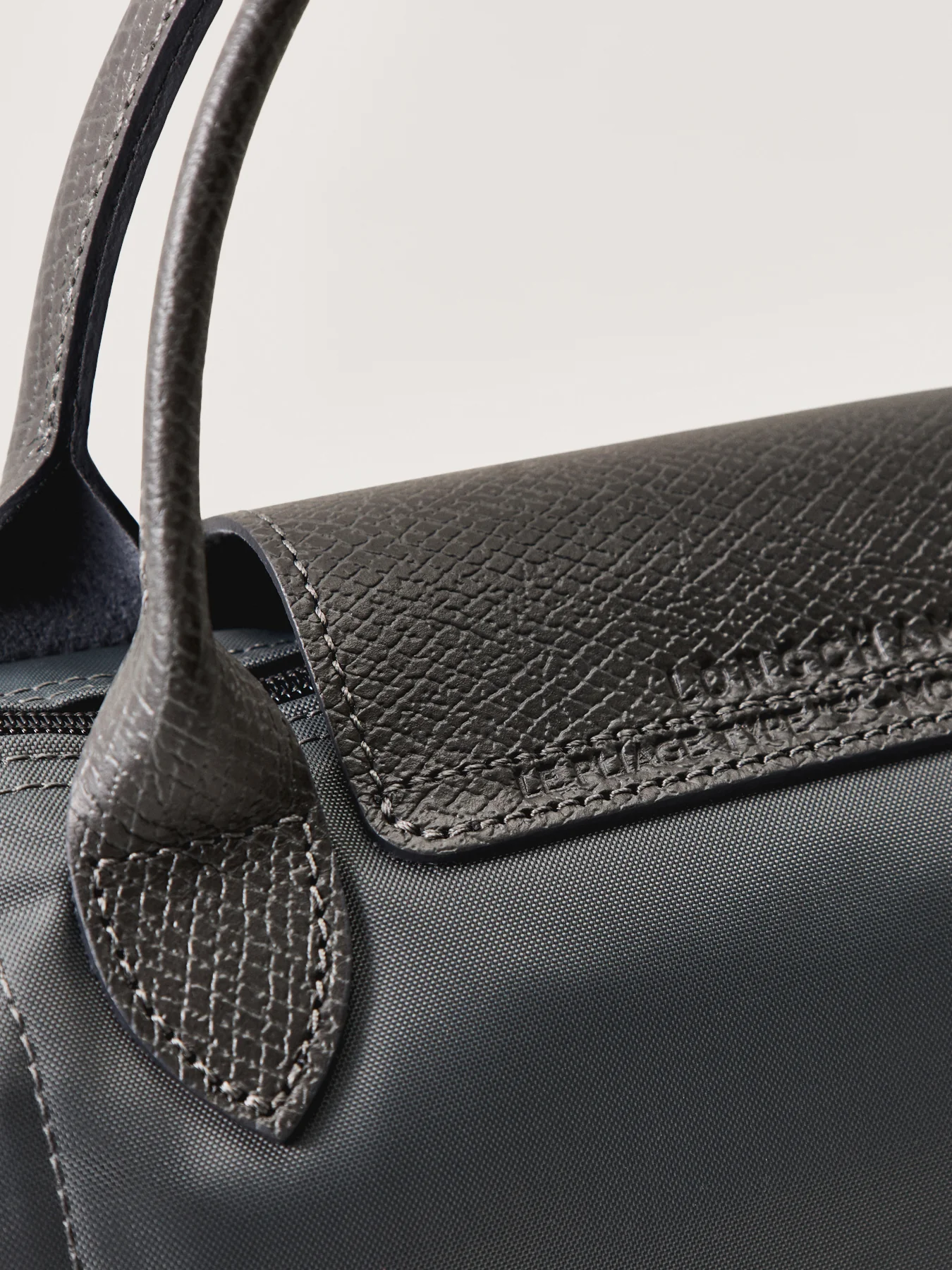 Le Pliage Green Small Handbag Graphite - Image 4