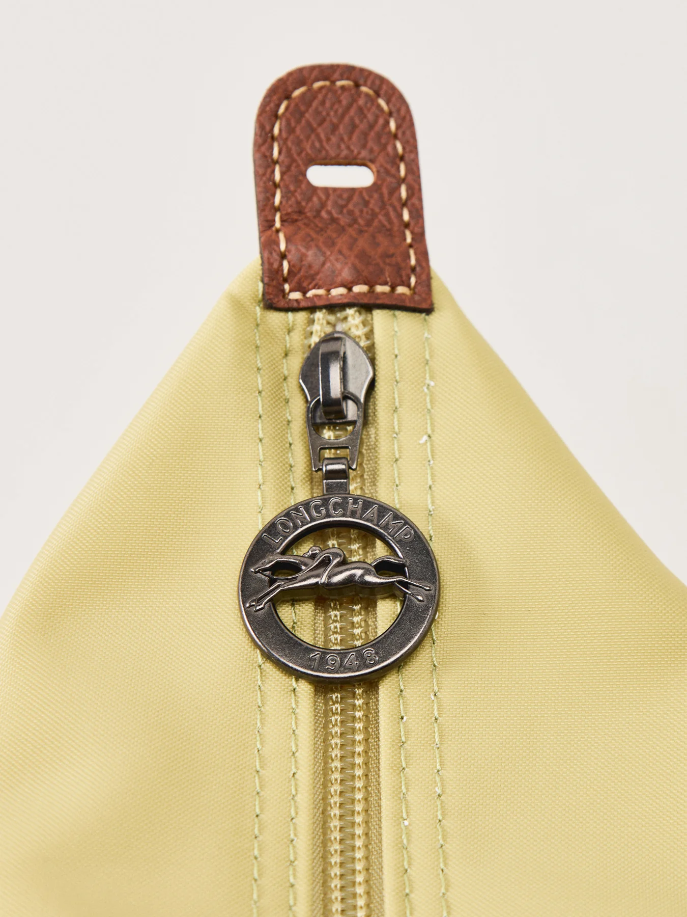 Le Pliage Medium Nylon Handbag Pistachio - Image 4