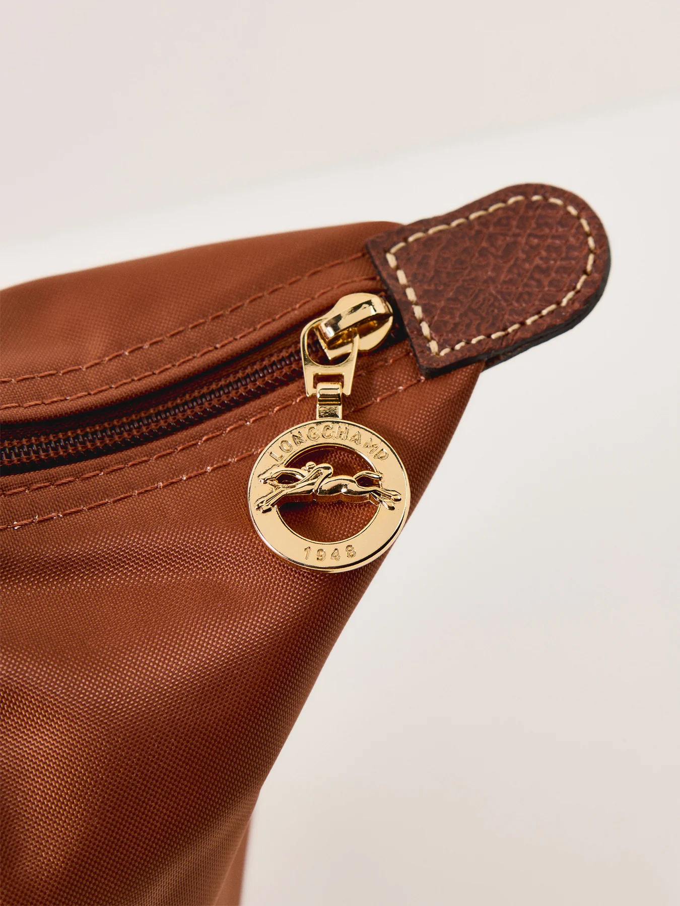 Le Pliage Medium Nylon Tote Bag Cognac - Image 5