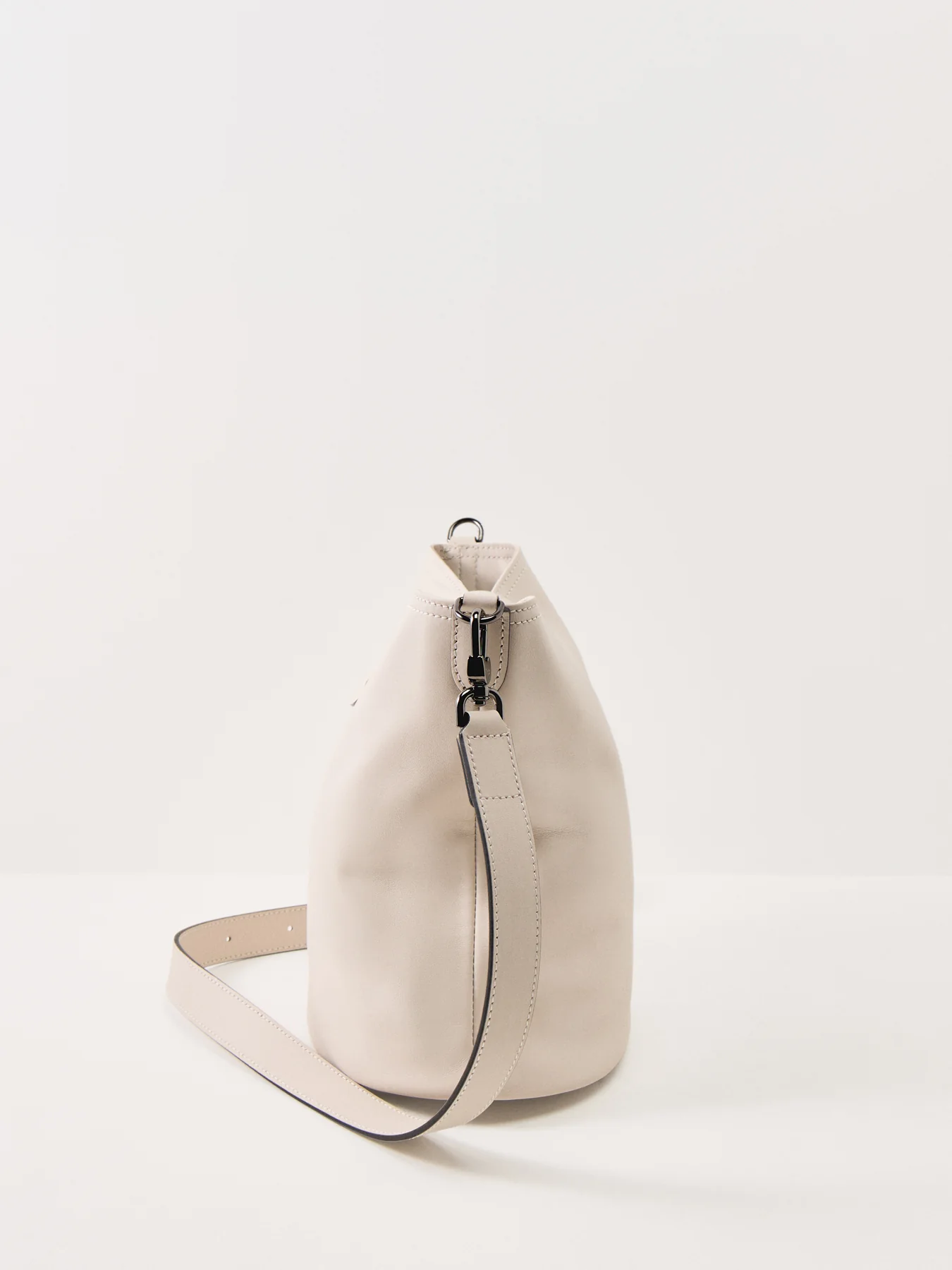 Le Pliage Xtra Medium Leather Shoulder Bag Paper - Image 4