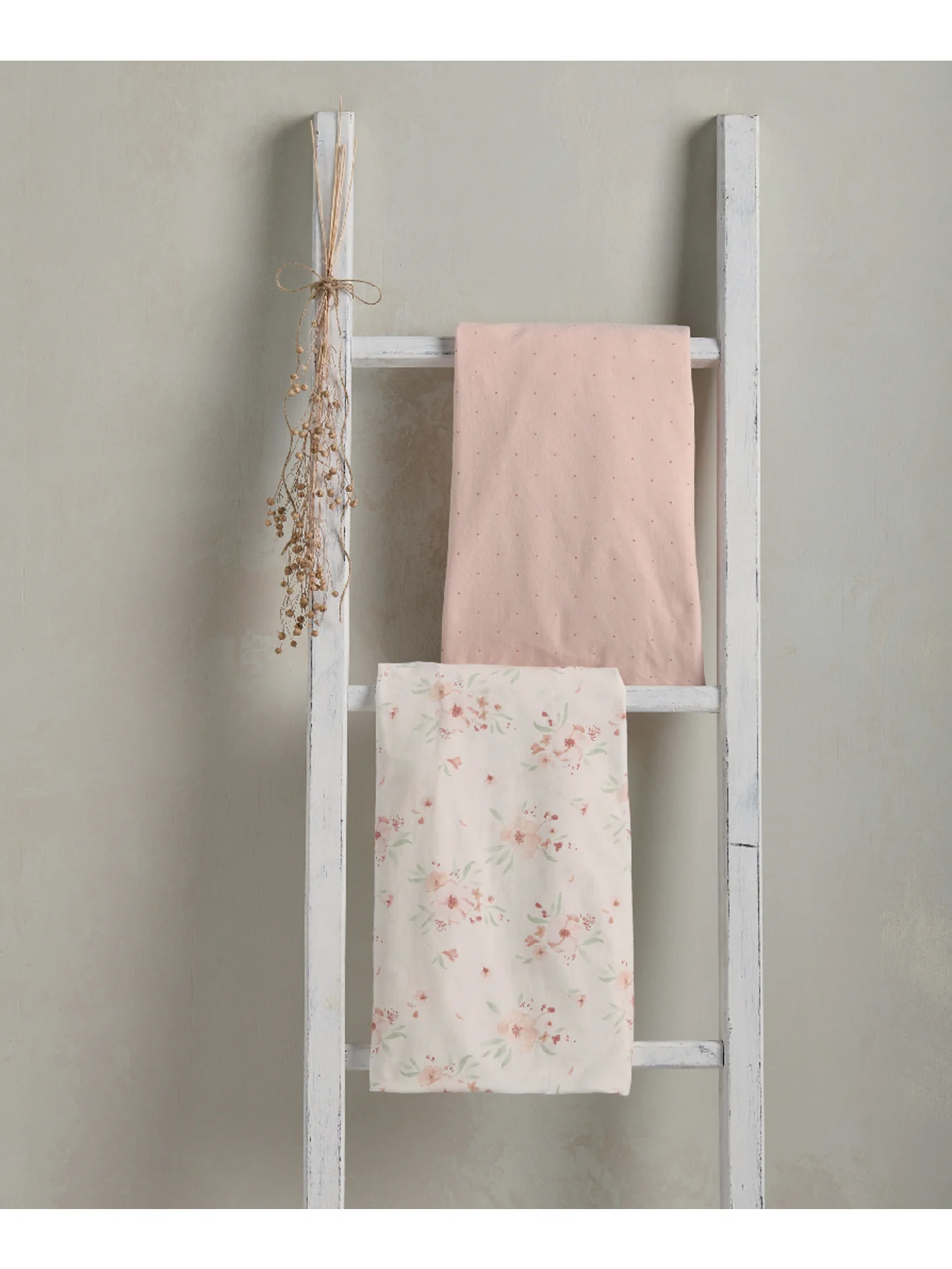 2 CotBed Fitted Sheets Floral - Image 4