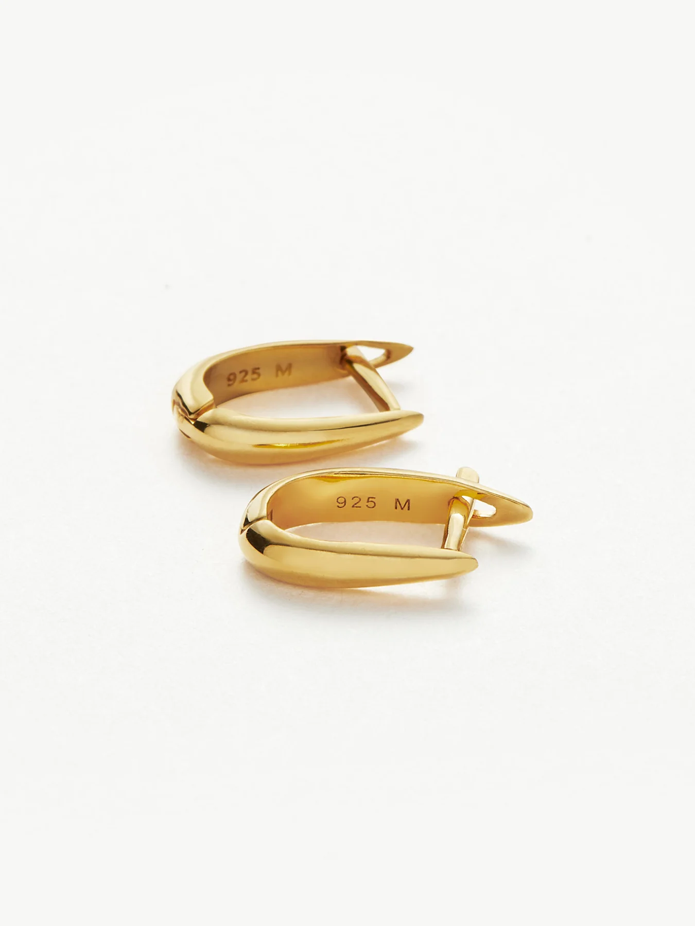 Claw Huggie Earrings Gold - Image 2