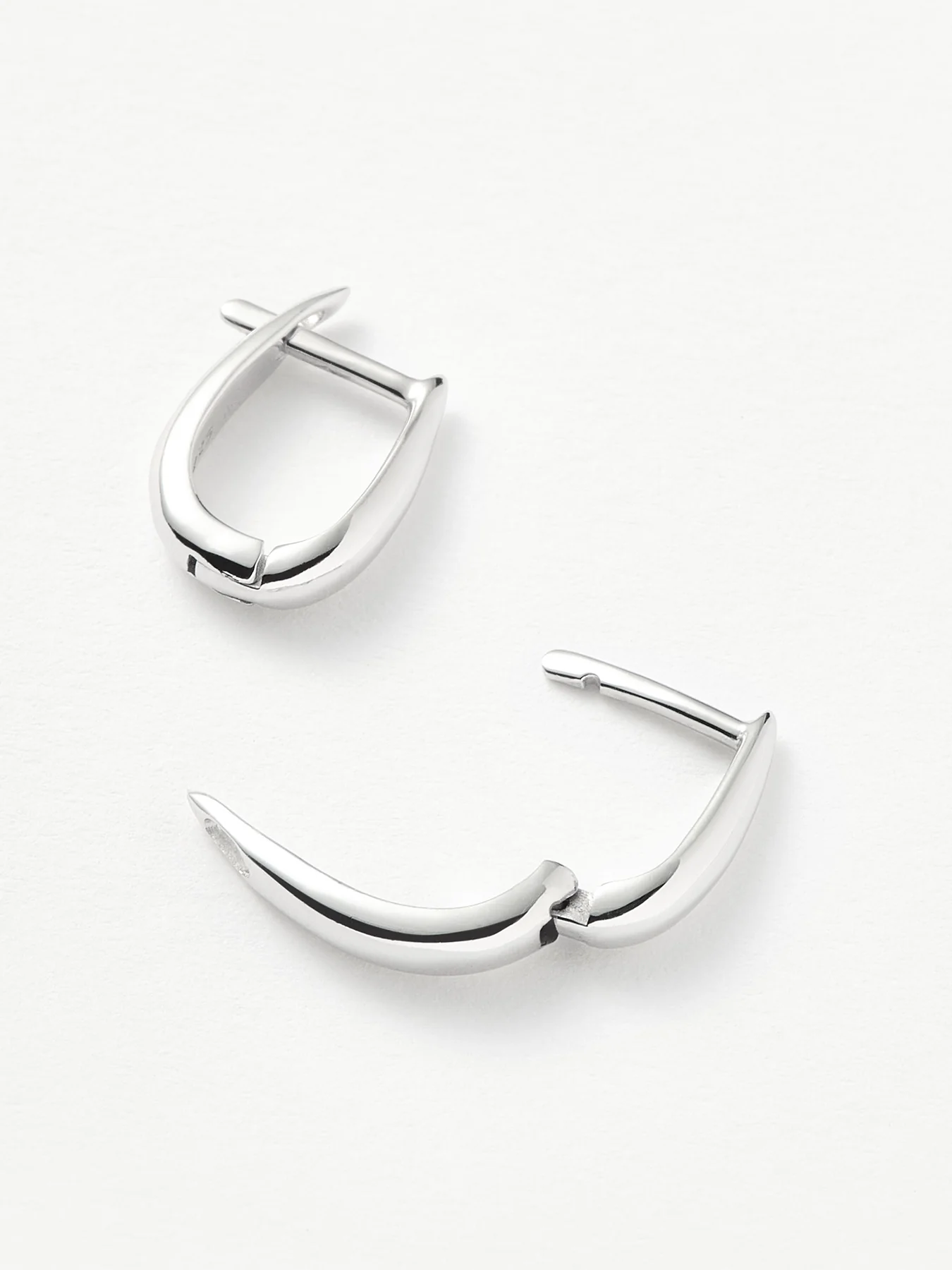 Claw Huggie Earrings Silver - Image 3