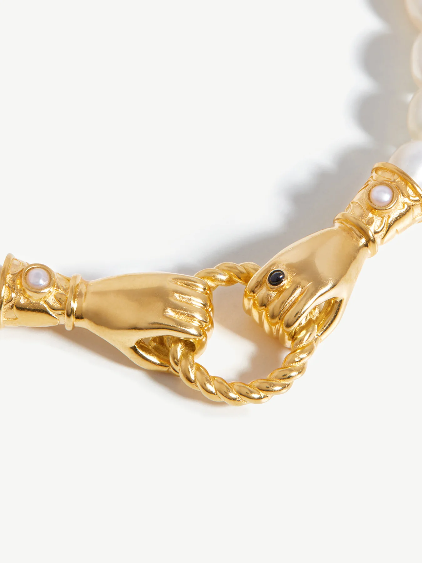 In Good Hands Pearl Bracelet Gold - Image 2
