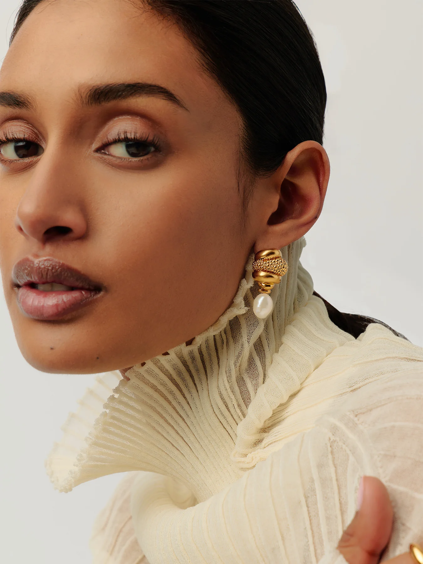 Pearl Baya Drop Earrings Gold - Image 3
