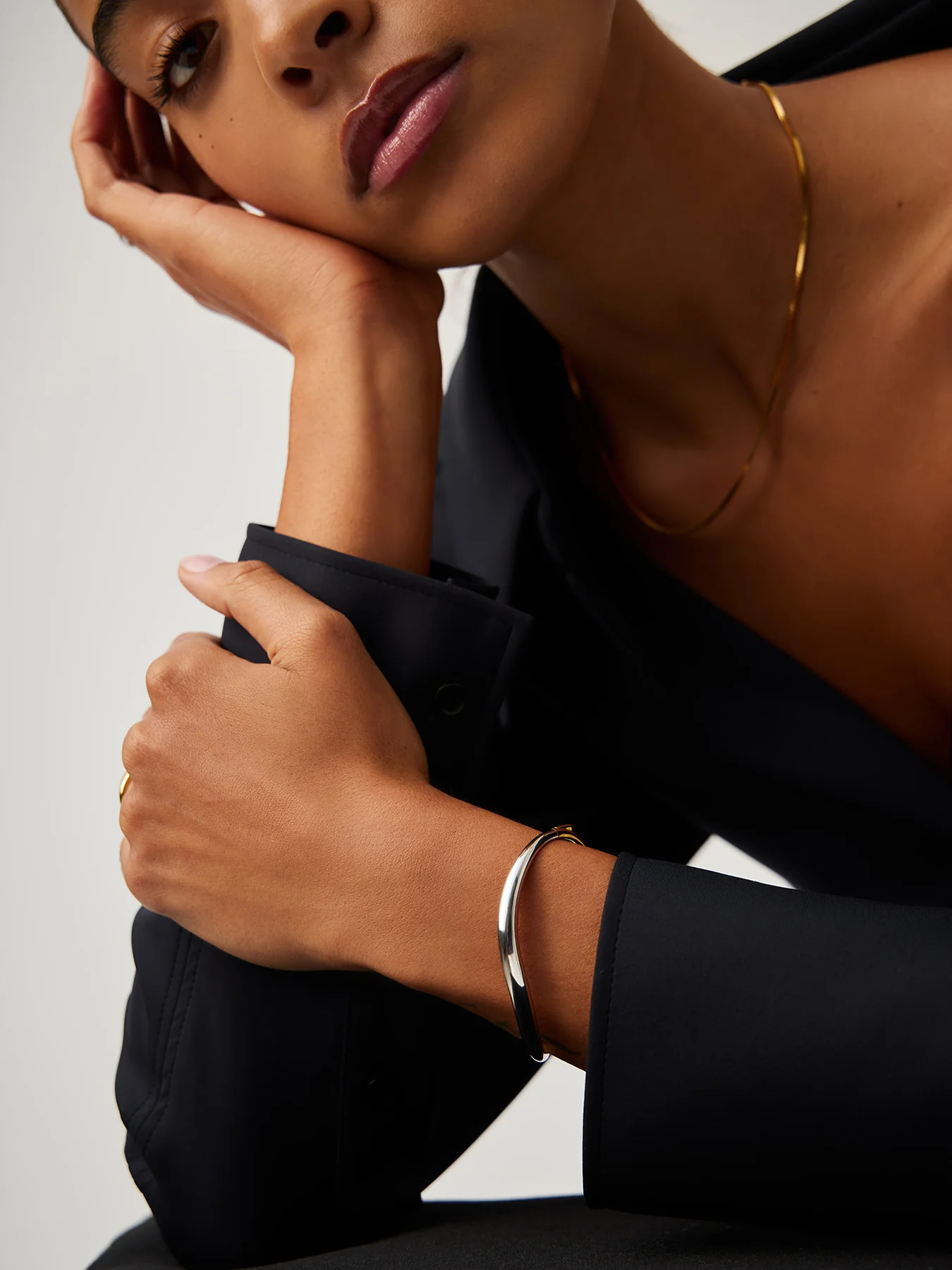 Savi Signature Hinged Bangle Mixed - Image 2
