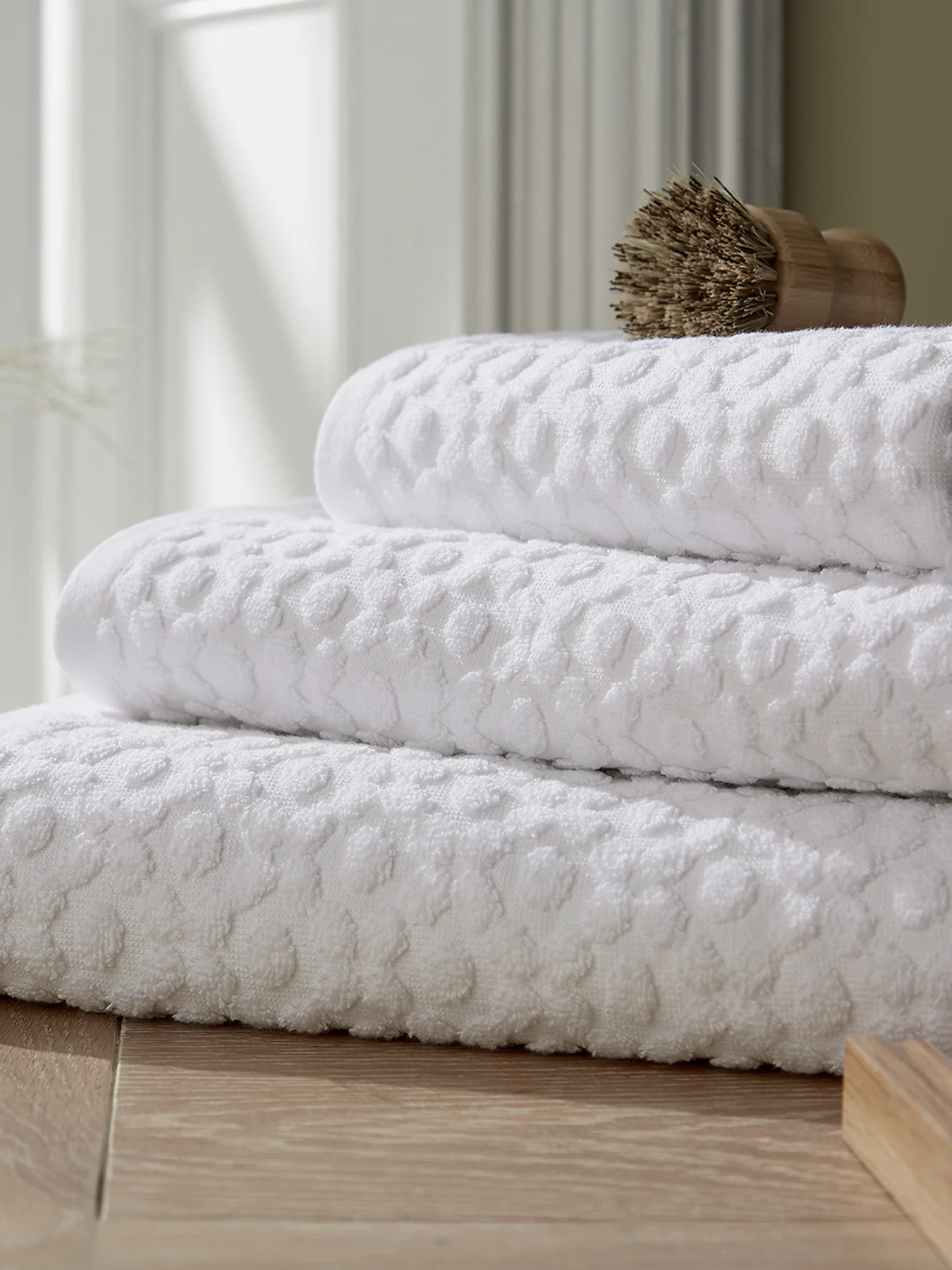 White Fae Sculpted Bath Towel - Image 2