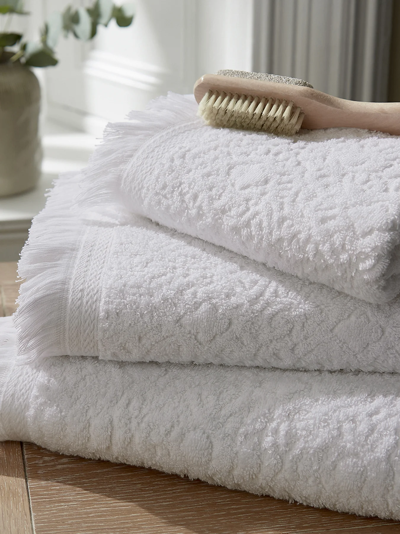 White Lotta Sculpted Hand Towel - Image 2