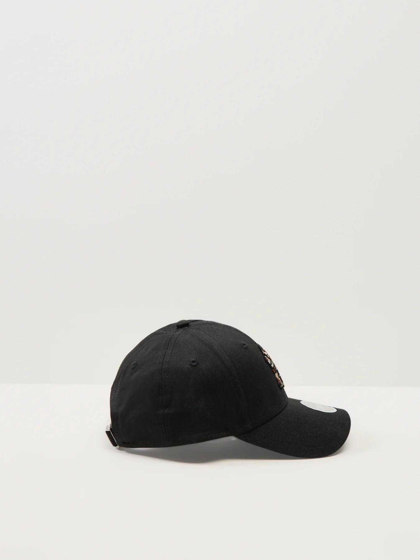 New Era NY Leopard Logo Baseball Cap Black - Image 2