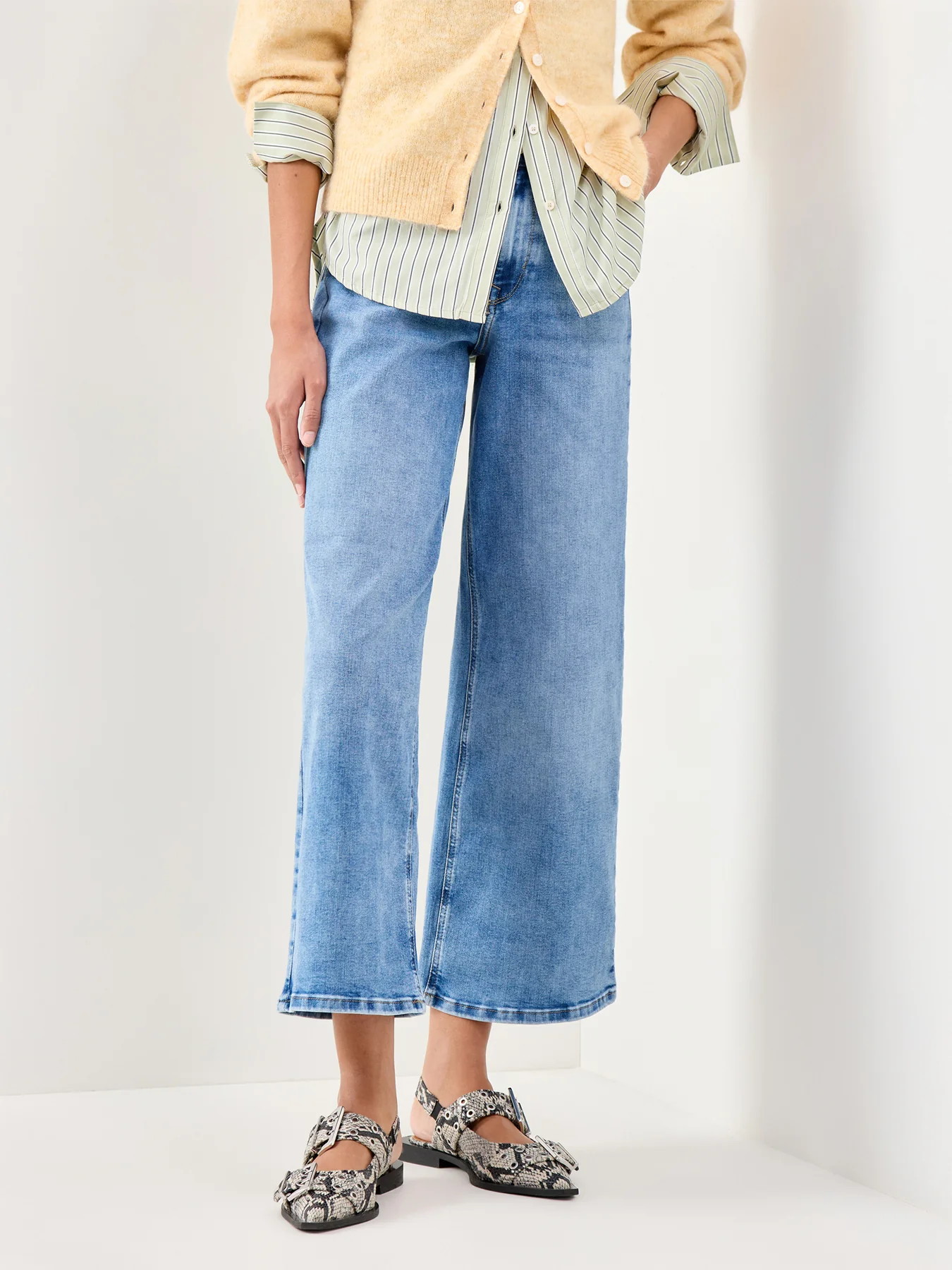Madison High Waist Wide Leg Jeans Blue - Image 4