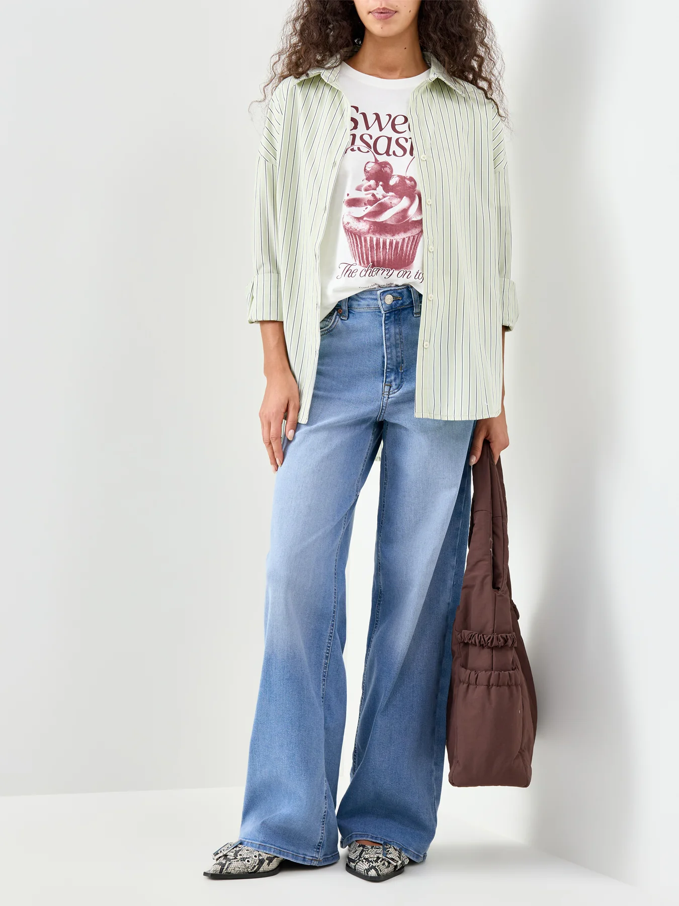 Madison High Waist Wide Leg Jeans 32 Inch Light Blue - Image 2