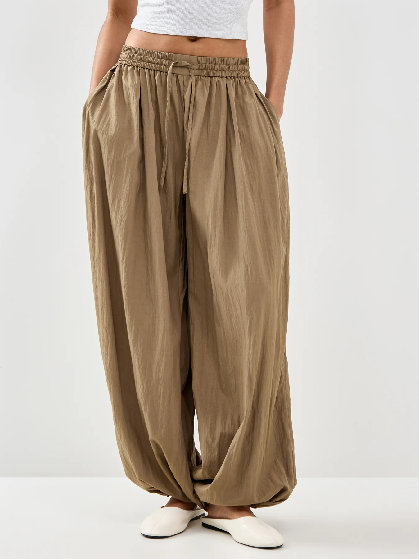 Nita Pleated Balloon Trousers Brown - Image 4