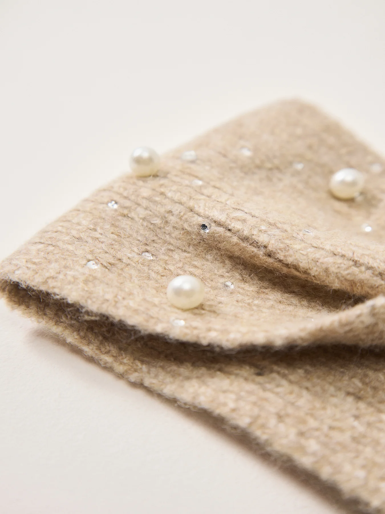 Jaroline Pearl Headband Beige - Image 3