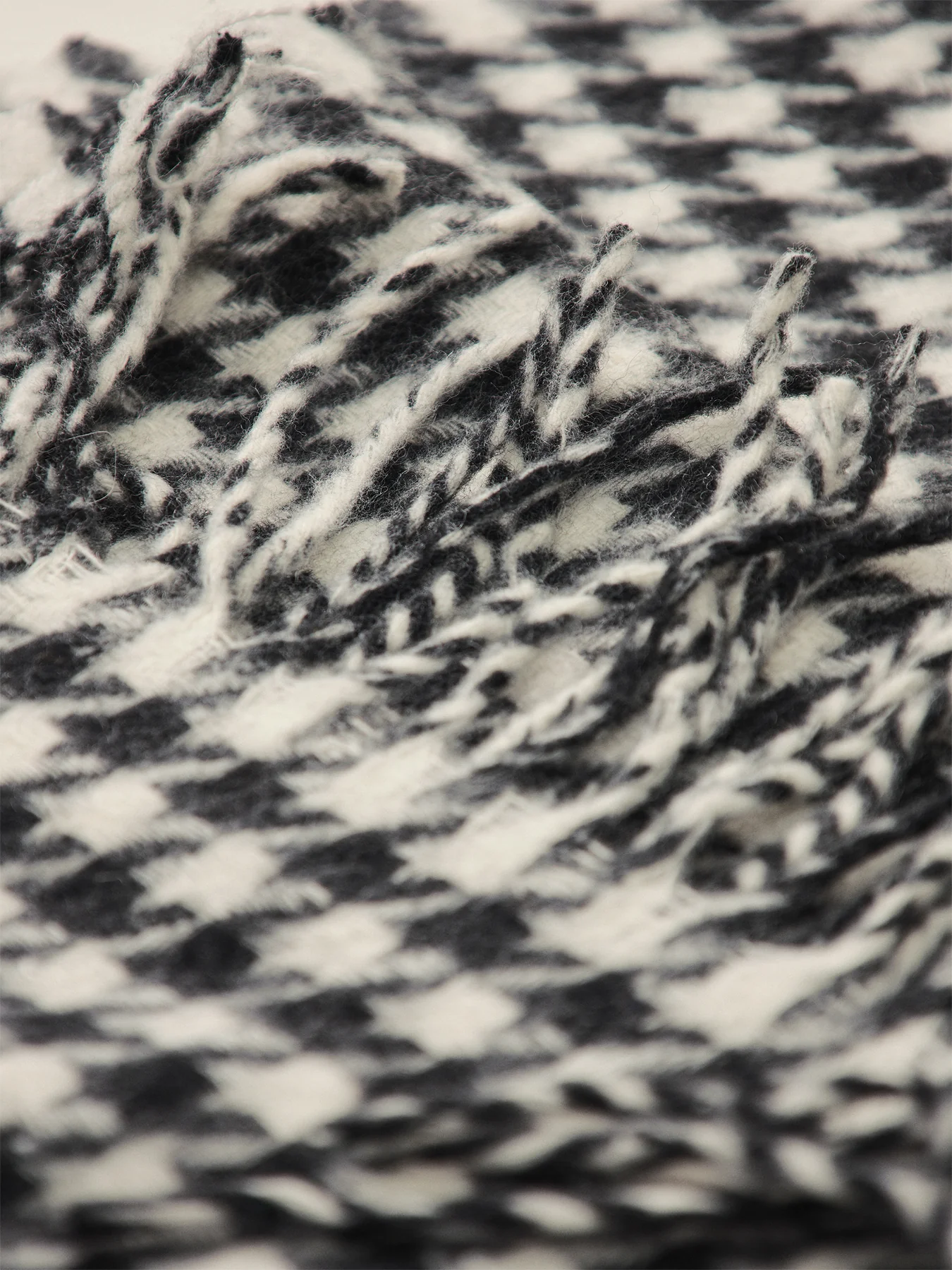 Jira Dogtooth Scarf Black - Image 3