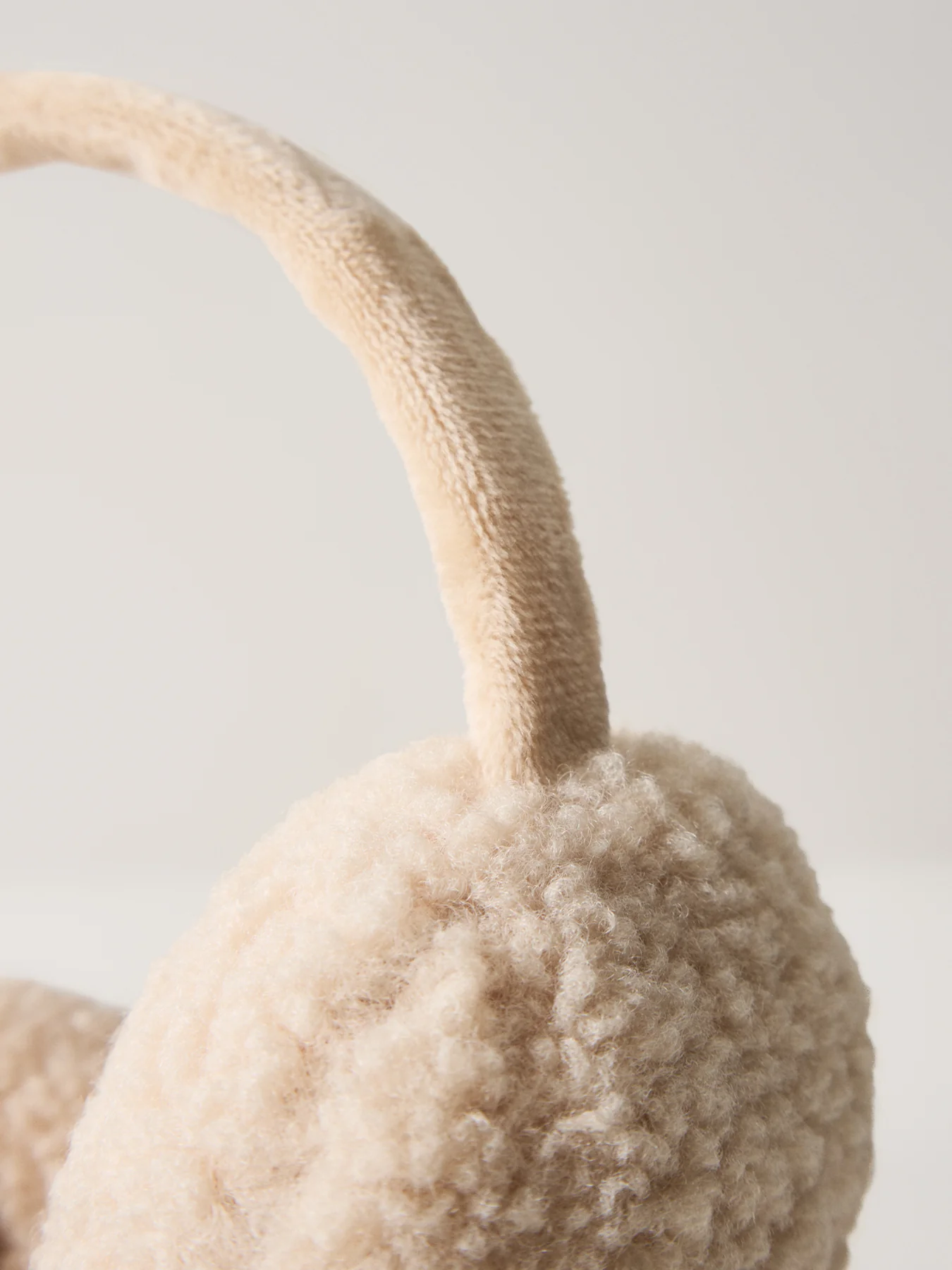 Netty Borg Earmuffs White Pepper - Image 3