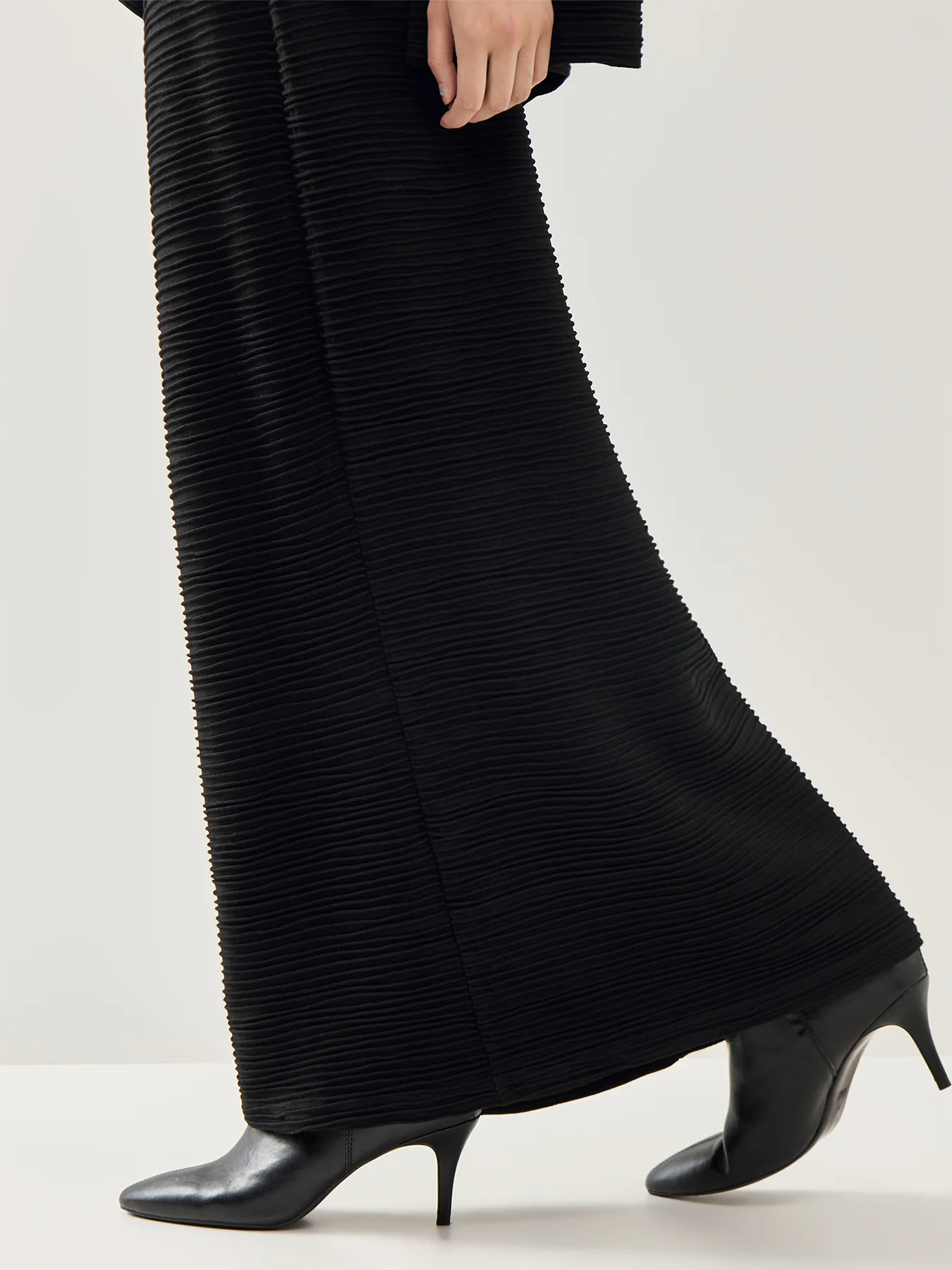 Textured Wave Viscose Jersey Skirt Black - Image 3