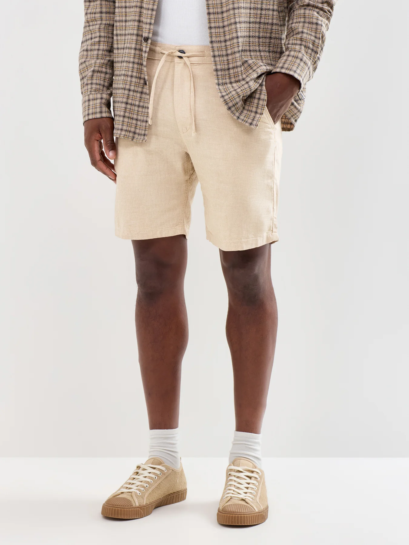 Brody Linen Blend Shorts Beige - Image 4