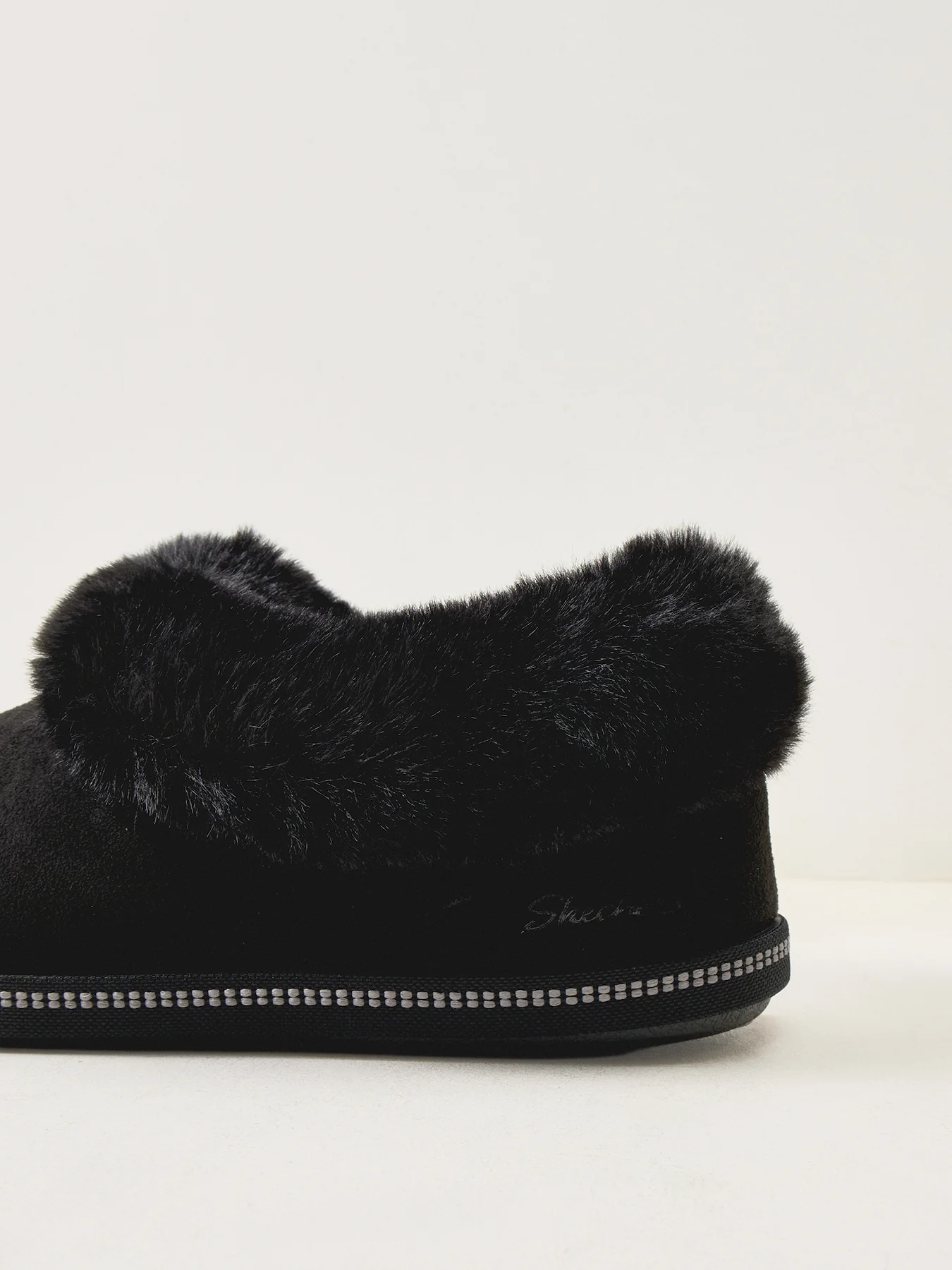 Cozy Campfire Slippers Black - Image 4