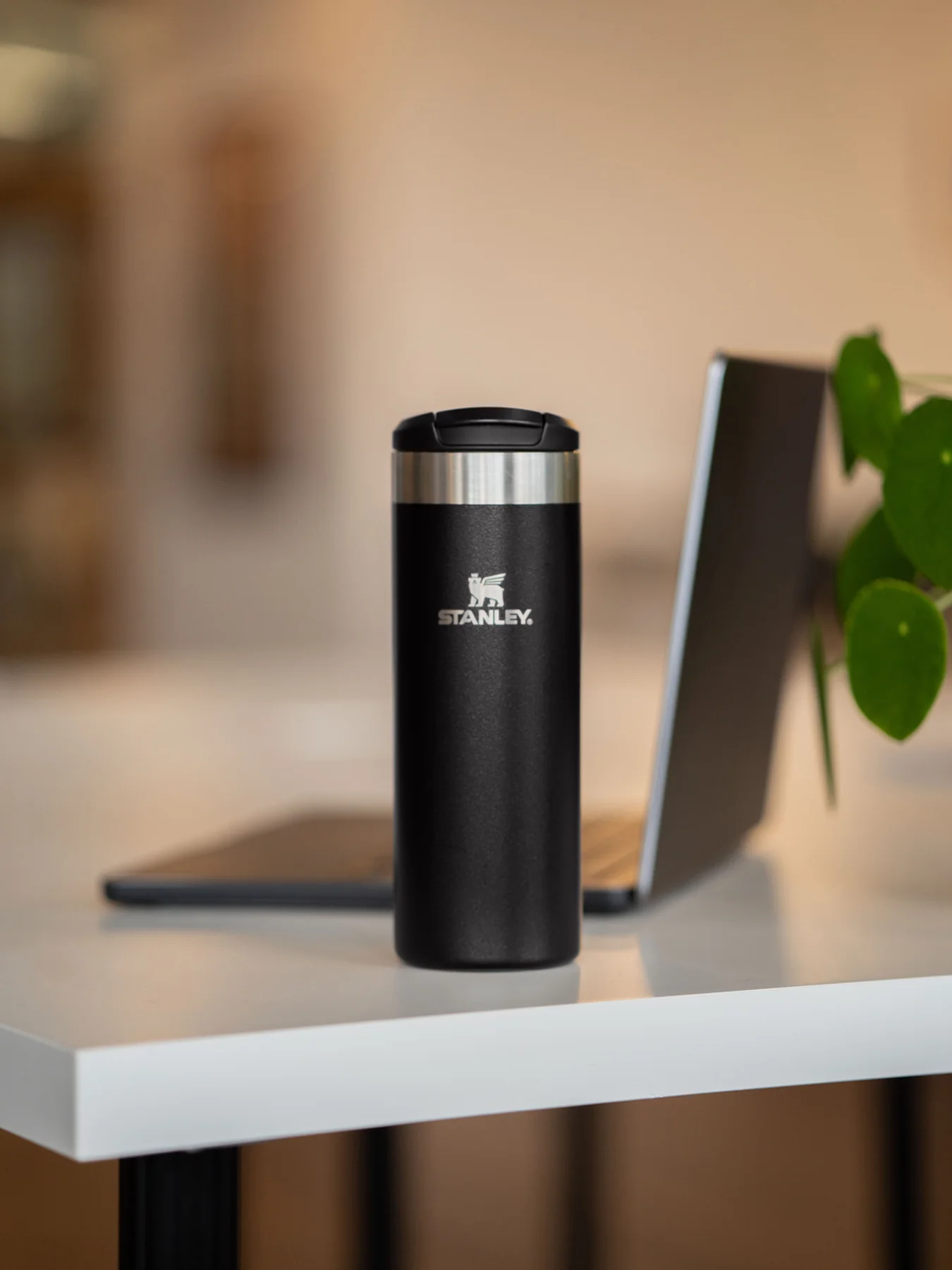 AeroLight Transit Mug Black - Image 4