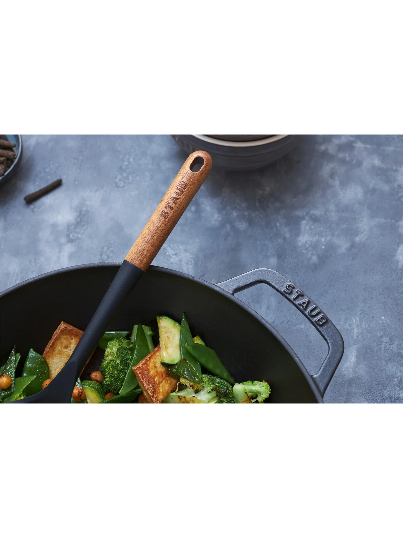 Round Cast Iron Wok 30cm - Image 3