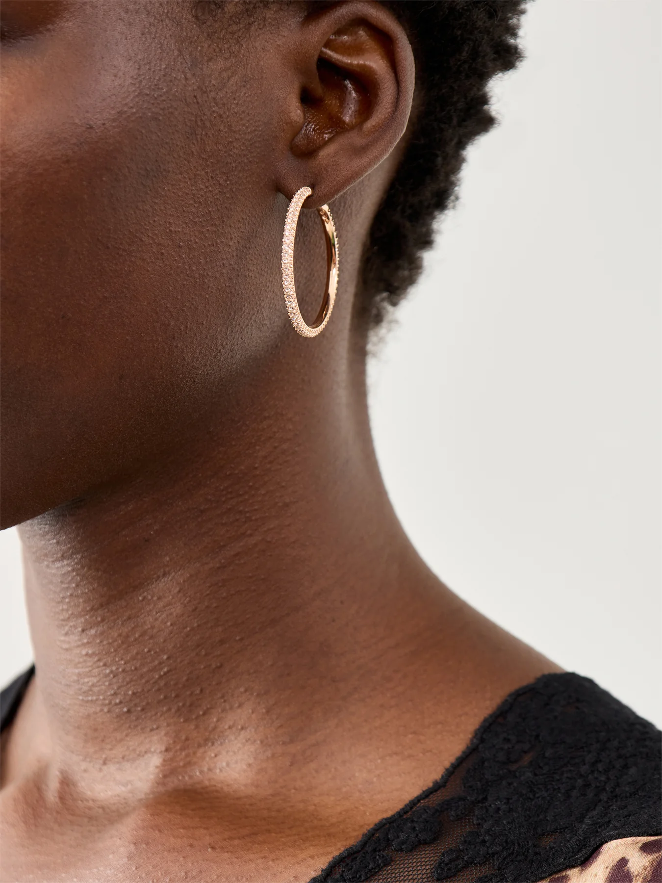 Stone Pe Hoop Earning Rose Gold - Image 2