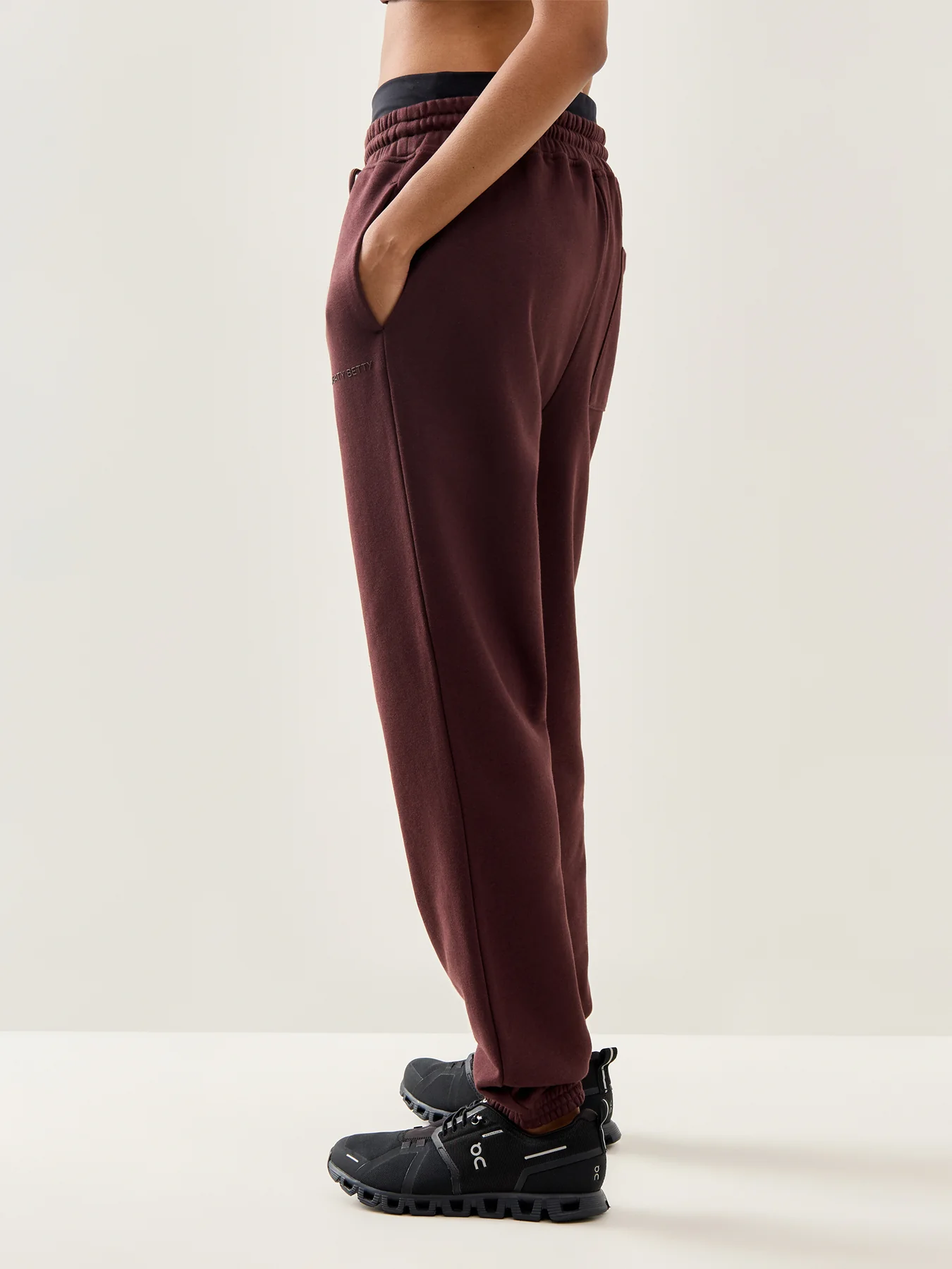 Revive Relaxed Jogger Sable Brown - Image 5