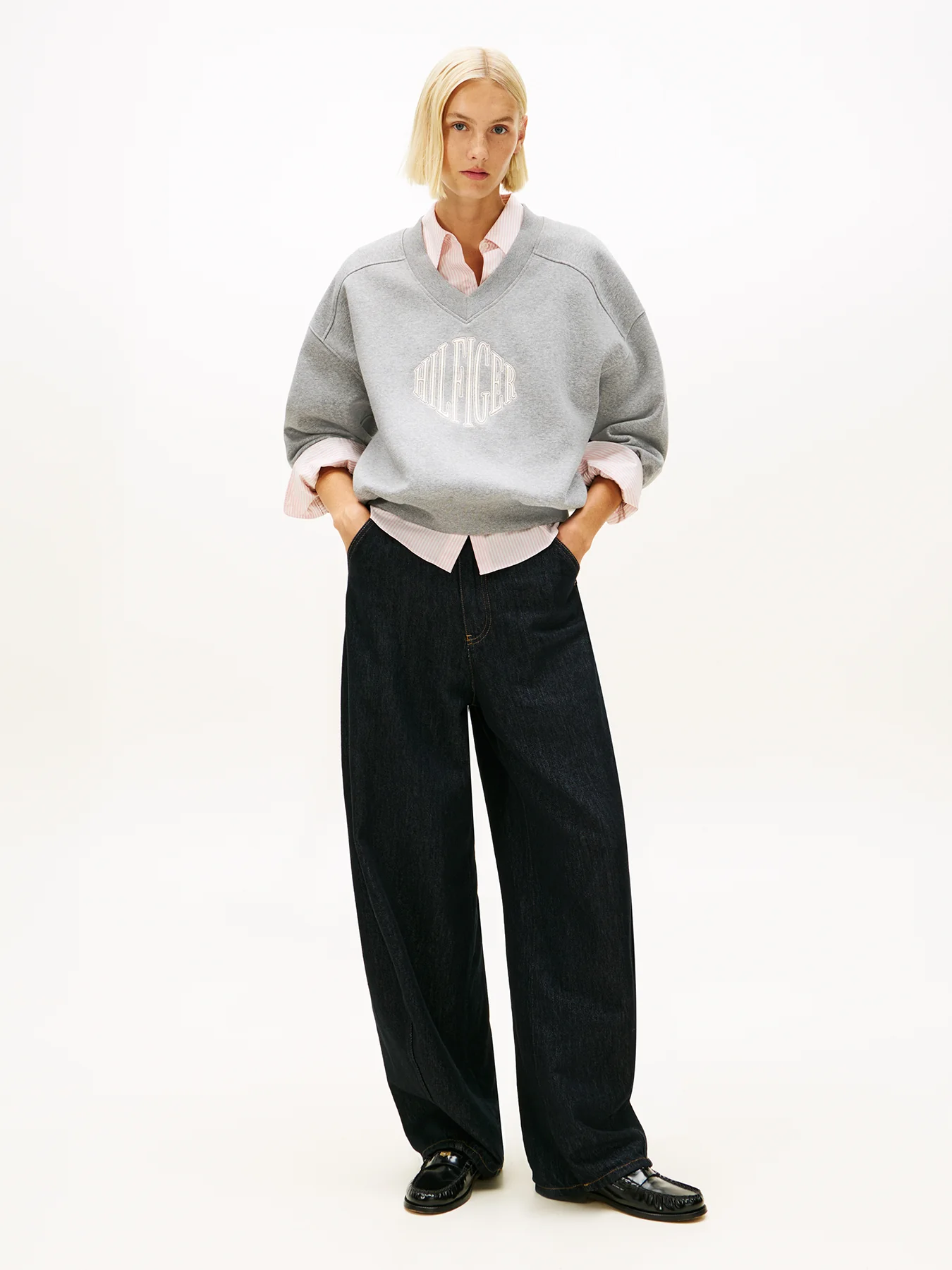 Logo V-Neck Sweatshirt Grey - Image 2
