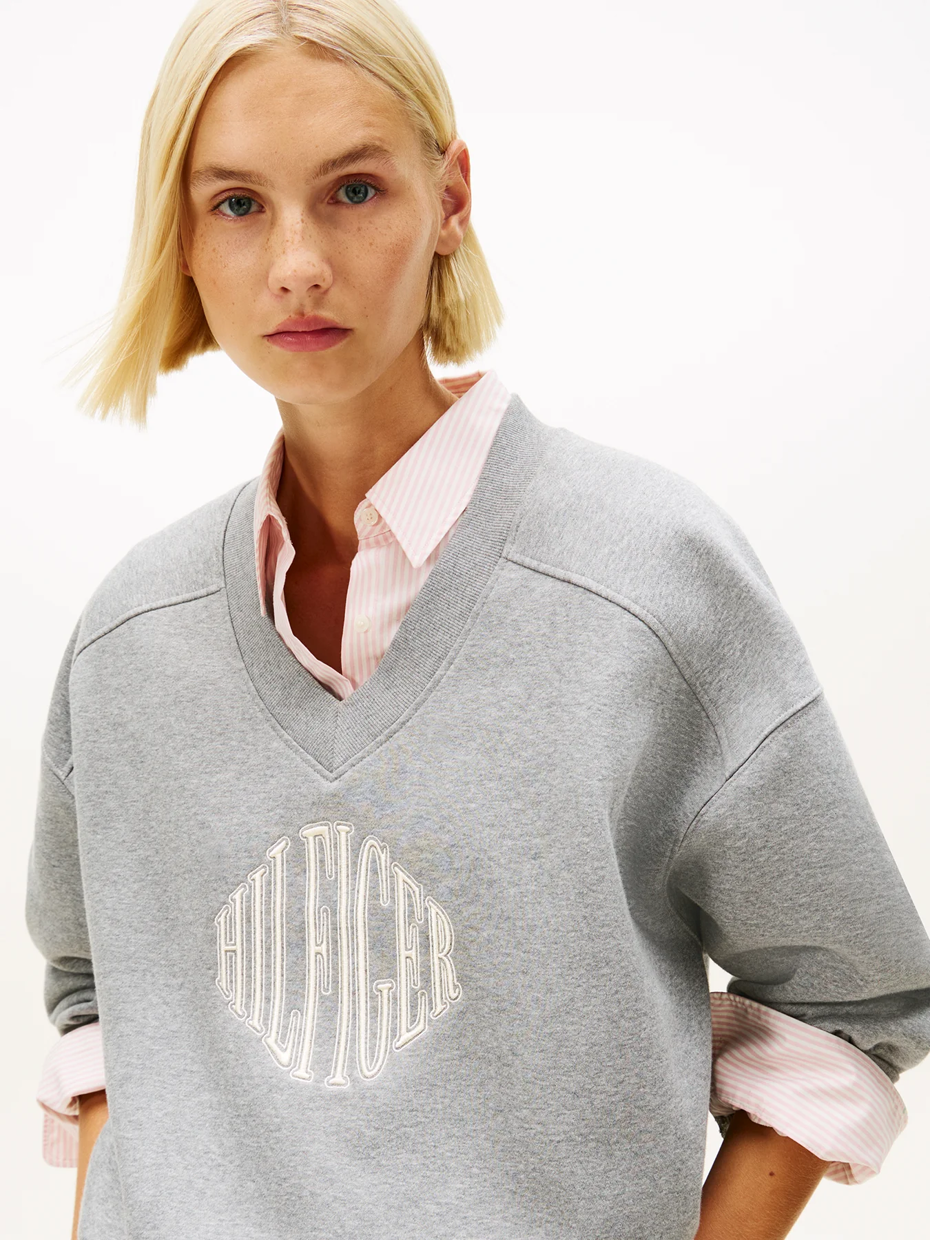 Logo V-Neck Sweatshirt Grey - Image 3